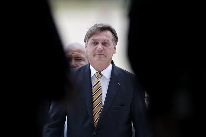 Defesa de Bolsonaro pede suspeição de Zanin para julgar recurso contra inelegibilidade 