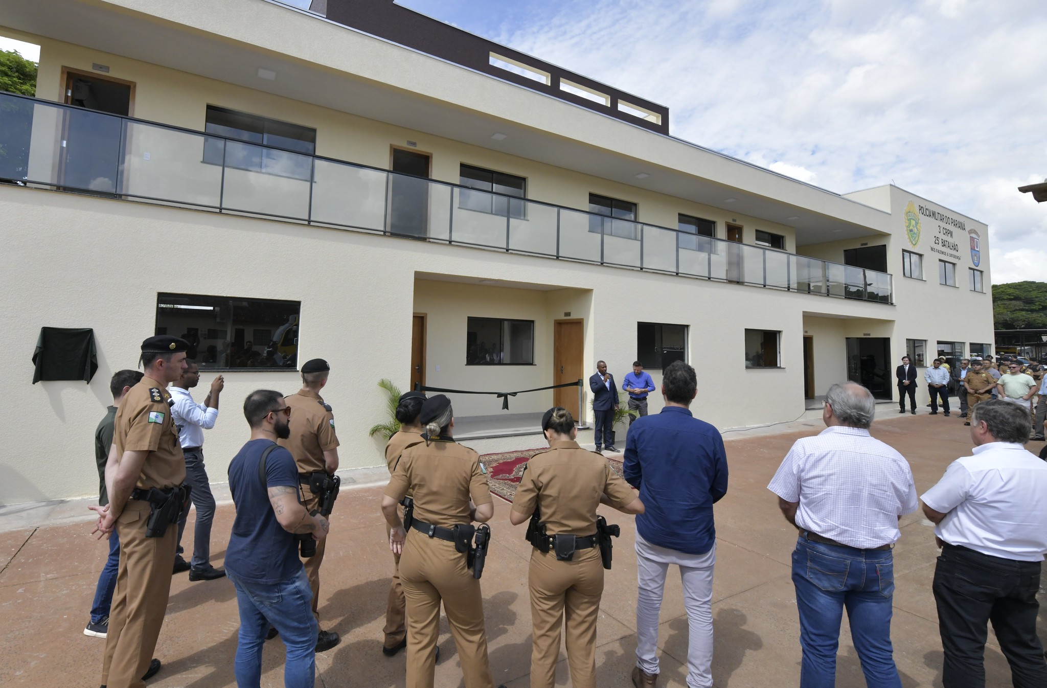 Jornal Ilustrado - Nova sede do Batalhão da PM, com 540 m², é inaugurada em Umuarama