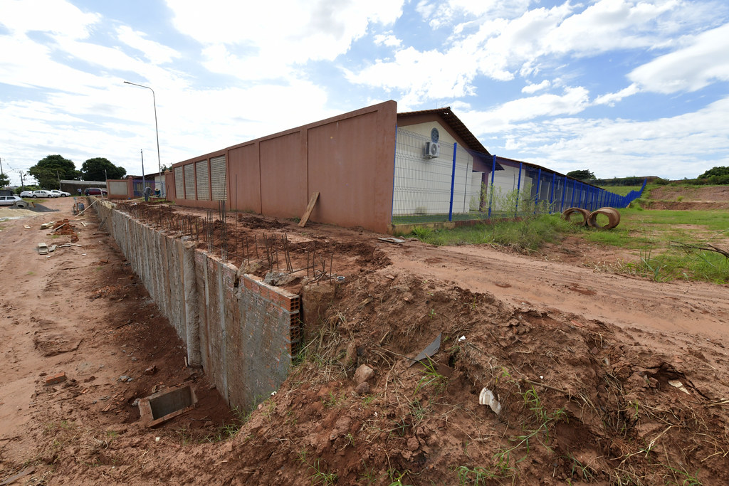 Jornal Ilustrado - Muro de arrimo, rampa e pavimentação vão melhorar acesso à Escola Evangélica