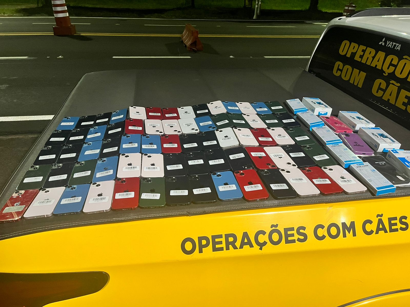 Jornal Ilustrado - Polícia apreende 70 iPhones com passageiro de ônibus em Cruzeiro do Oeste 