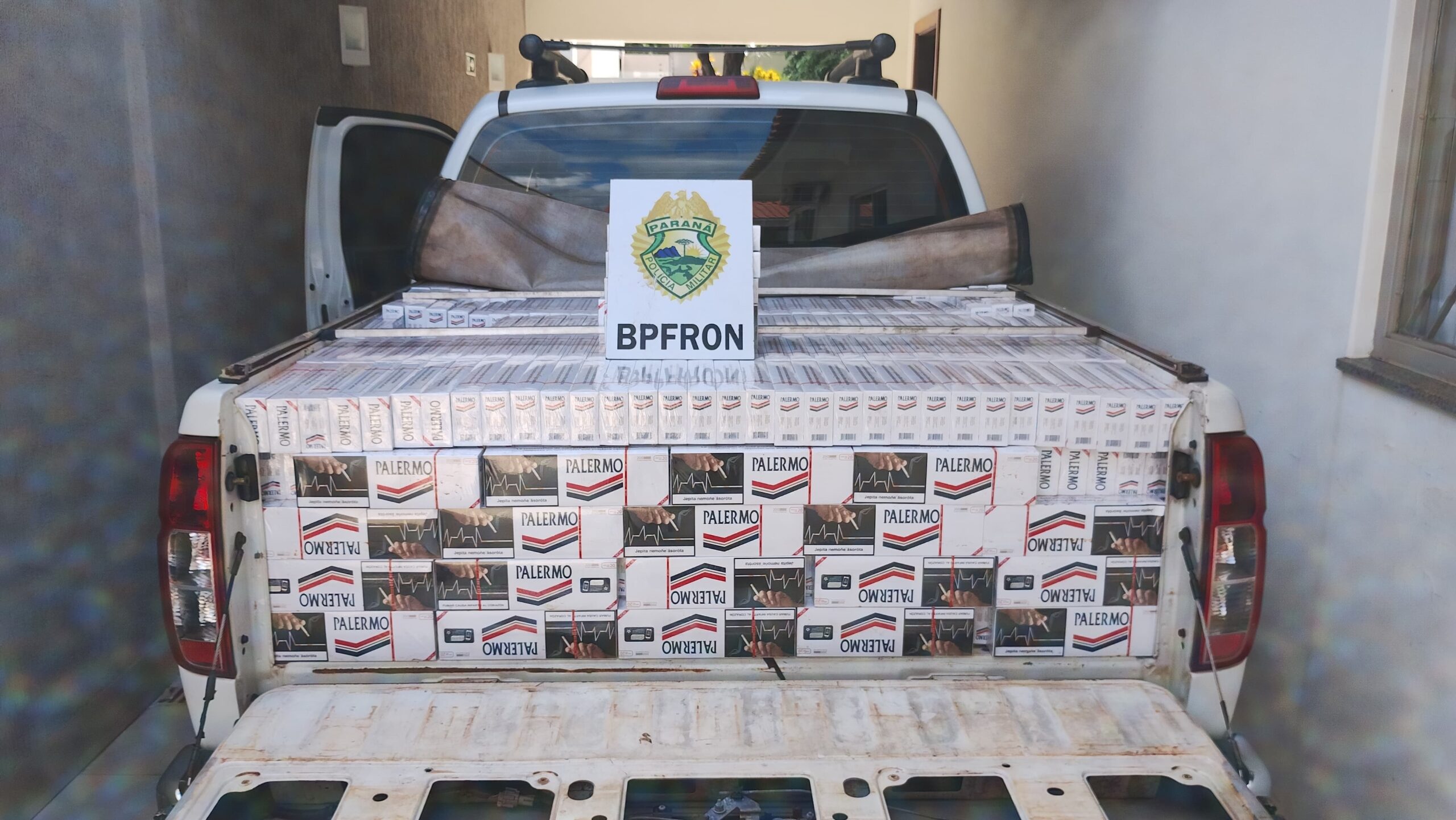 BPFron apreende caminhonete com cigarros contrabandeados em Umuarama 