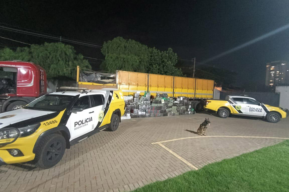 Jornal Ilustrado - Com apoio de cão, PM apreende 2 toneladas de maconha em caminhão em Iguaraçu