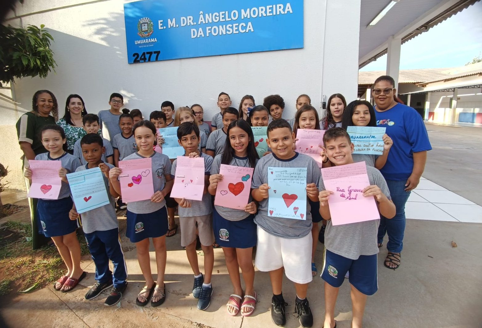 Alunos da rede municipal escrevem cartinhas para crianças desabrigadas no RS