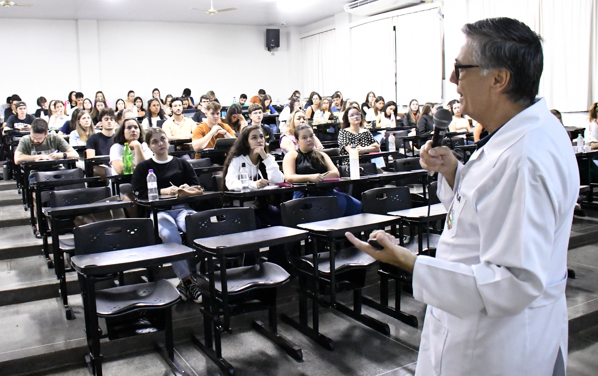 Jornal Ilustrado - Infectologista ministra aula para acadêmicos de Medicina da Unipar