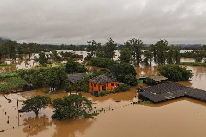 Jornal Ilustrado - Sobe para 83 número de mortes no Rio Grande do Sul pelas fortes chuvas