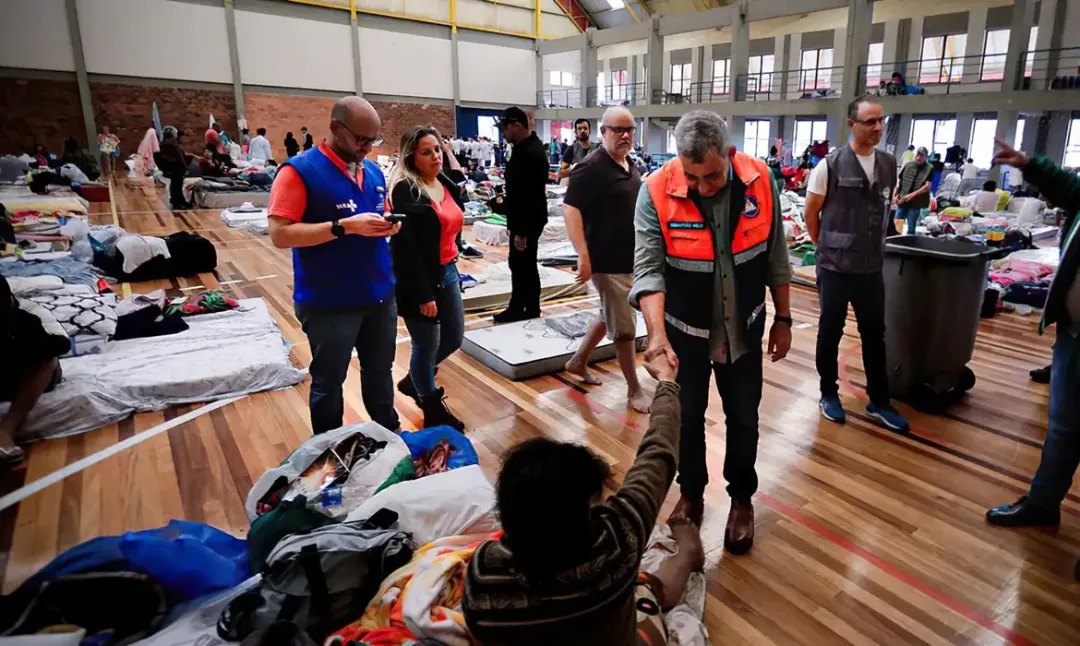 Jornal Ilustrado - Quase 70 mil pessoas estão em abrigos gaúchos devido às fortes chuvas
