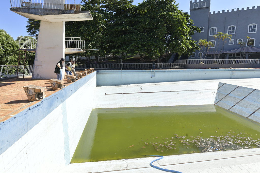 Jornal Ilustrado - Agentes de endemias e Vigilância Sanitária fiscalizam piscina inativa em clube de Umuarama