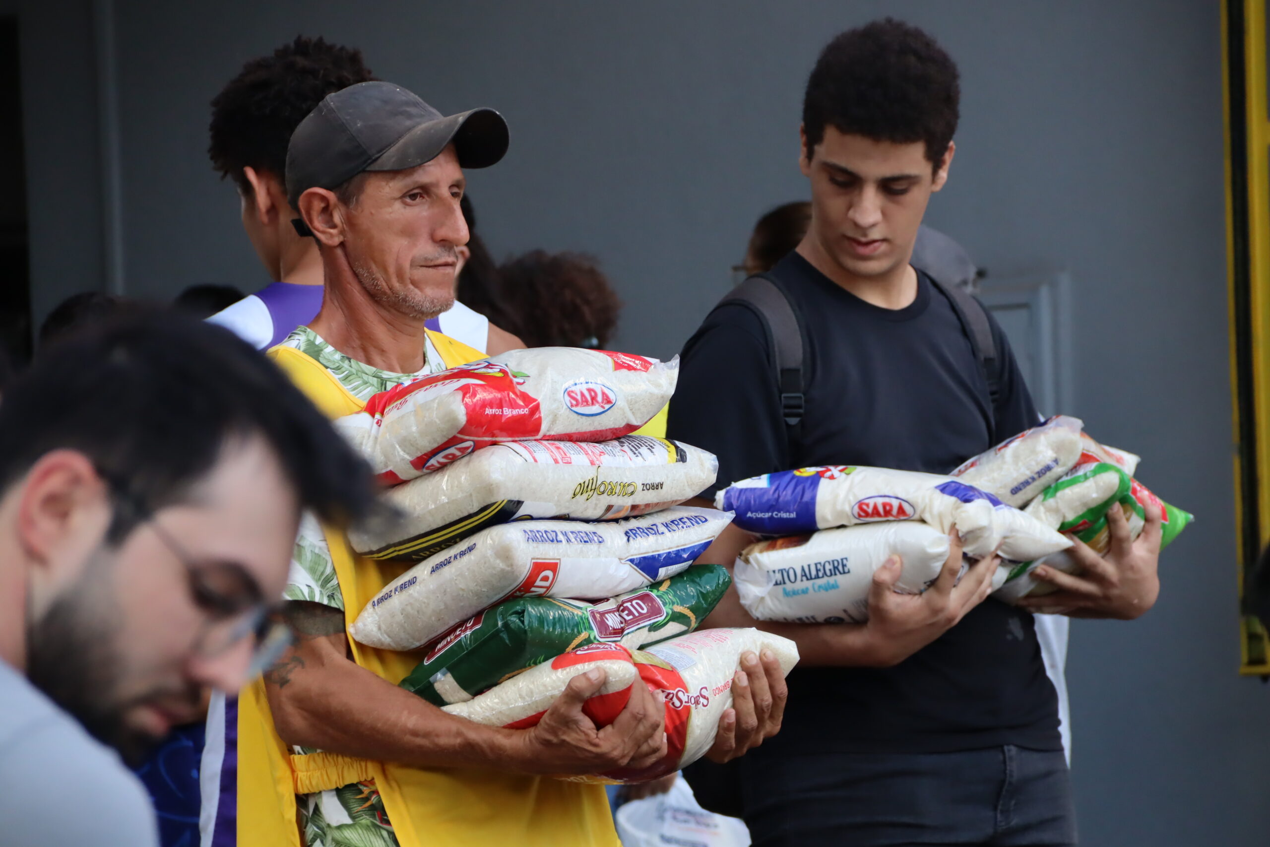 Jornal Ilustrado - Paraná chega a 3,3 mil toneladas de doações arrecadadas para o Rio Grande do Sul