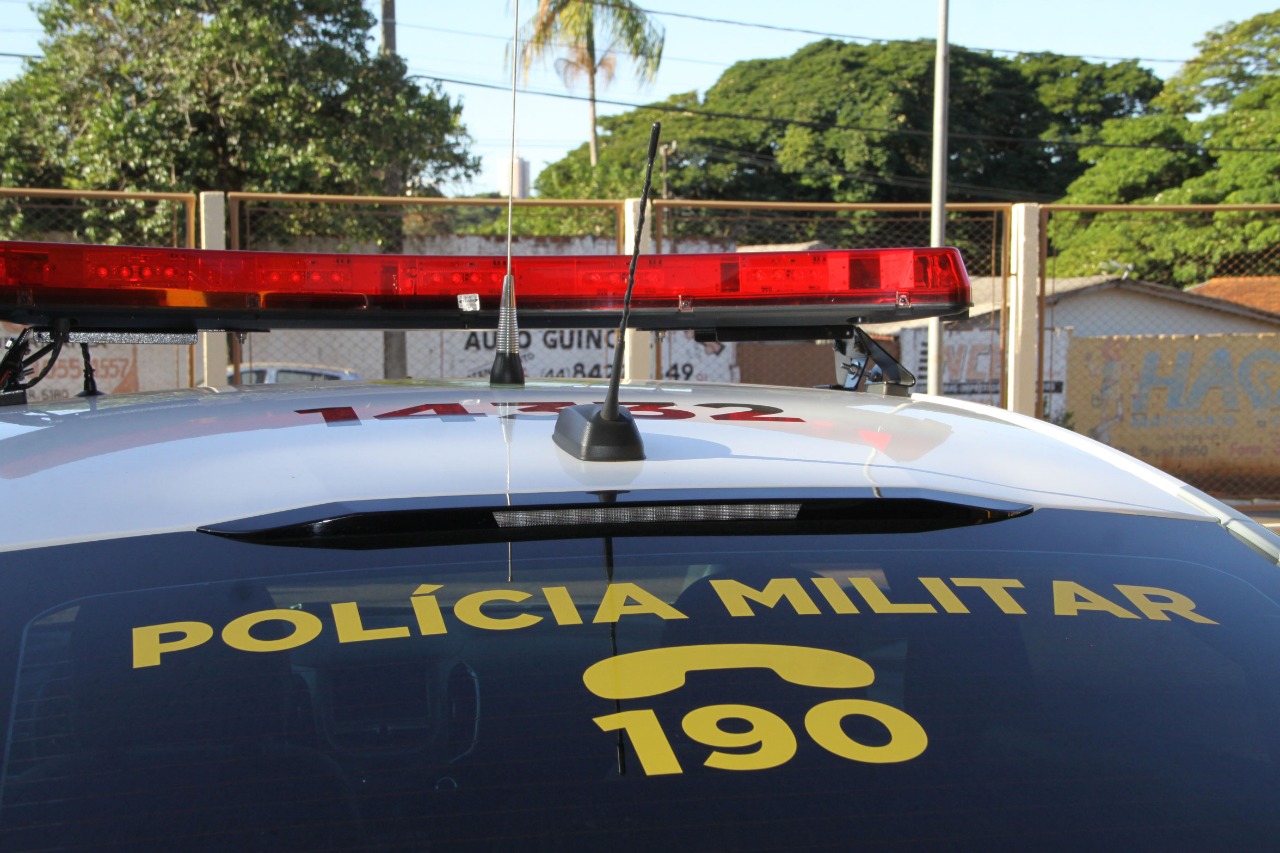 Mãe é presa por oferecer bebida alcoólica e agredir filho adolescente em Umuarama