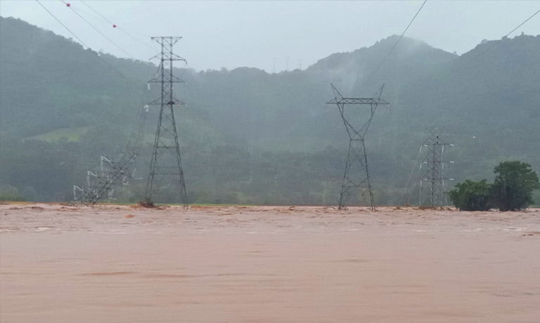 Jornal Ilustrado - Rio Grande do Sul contabiliza 56 mortes devido a fortes chuvas