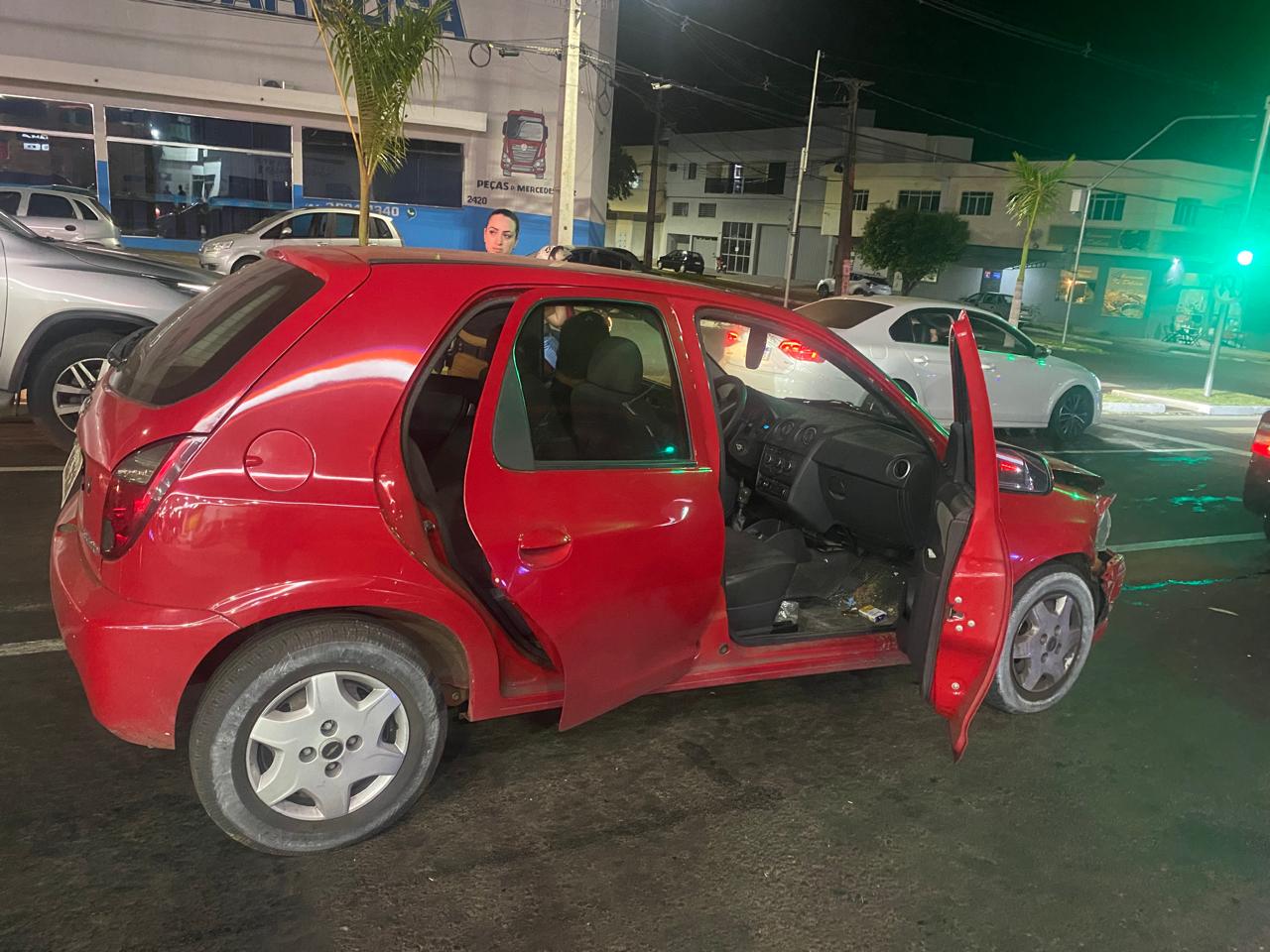 Motorista embriagado causa acidente envolvendo três veículos em Umuarama 