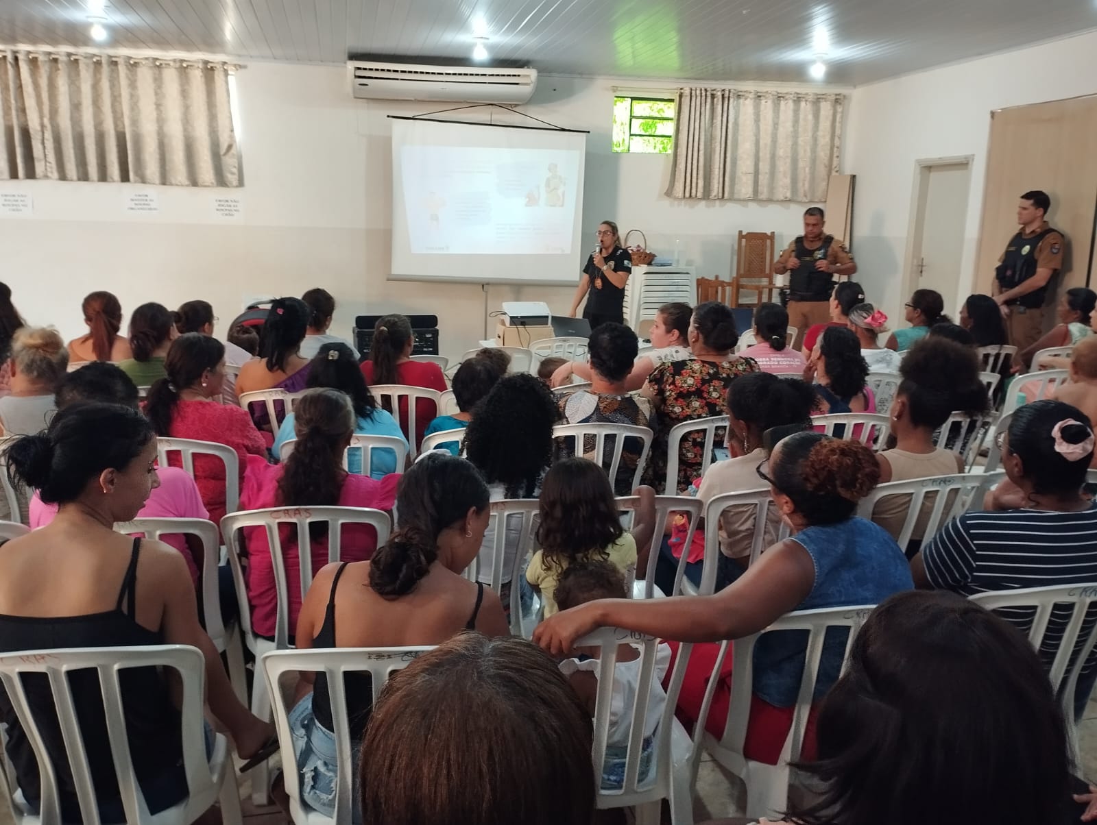 PC e PM promovem ciclo de palestras sobre o programa Mulher Segura Paraná em Xambrê