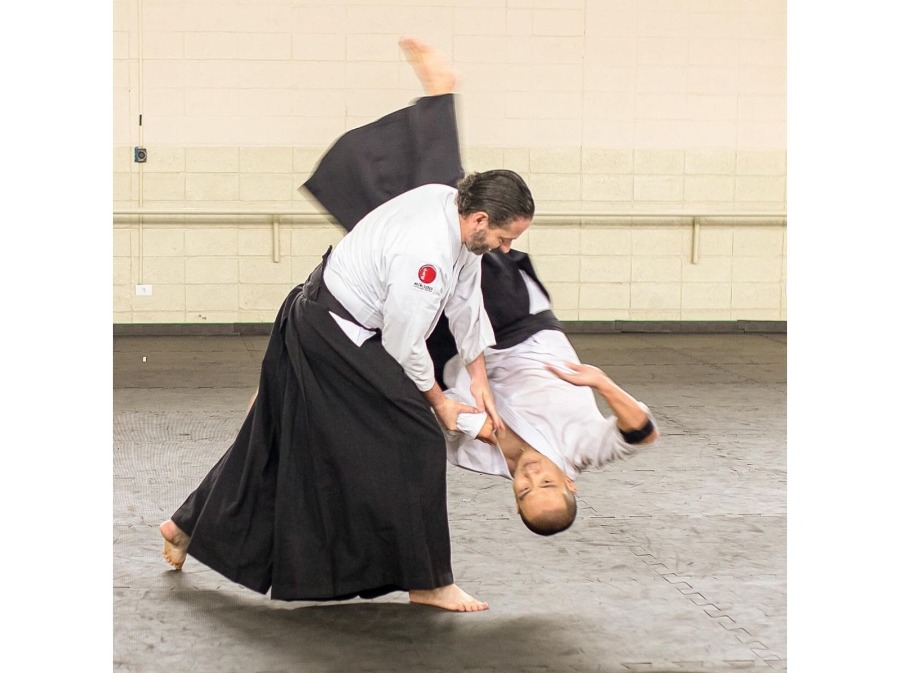 Aikido Umuarama participa de encontro estadual e sensei recebe certificado de 6º DAN