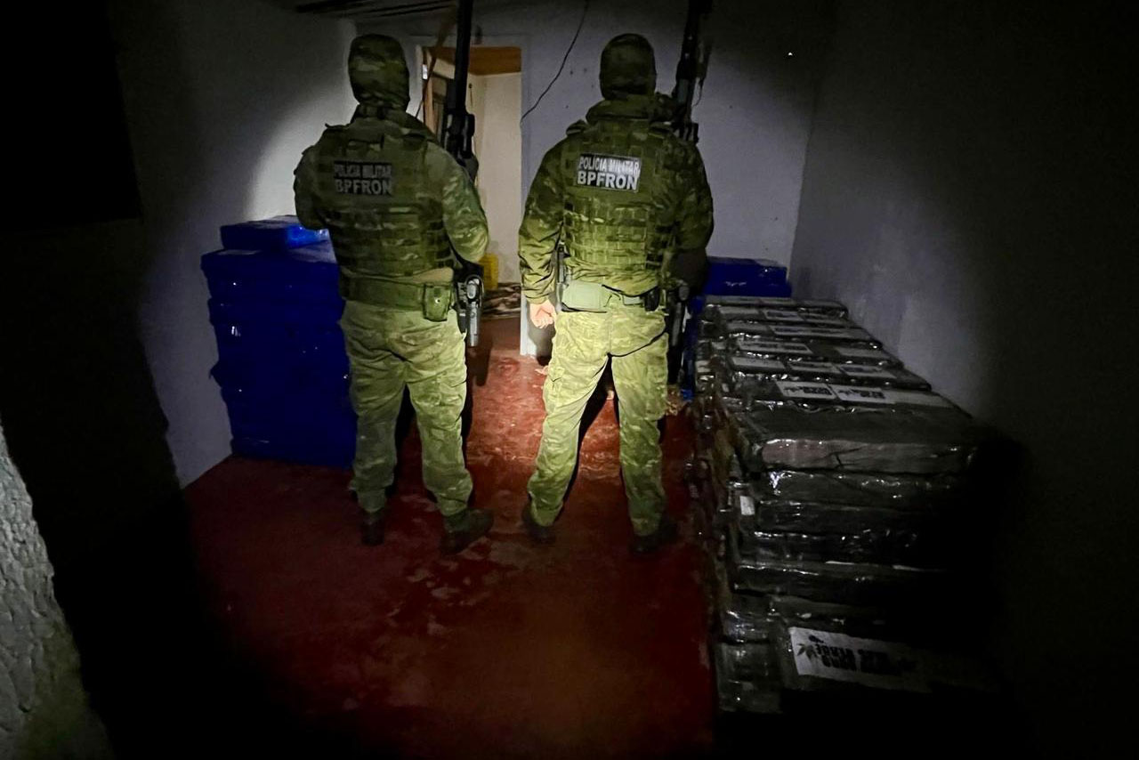 Jornal Ilustrado - Forças policiais apreendem quatro toneladas e meia de maconha em Guaíra e Altônia