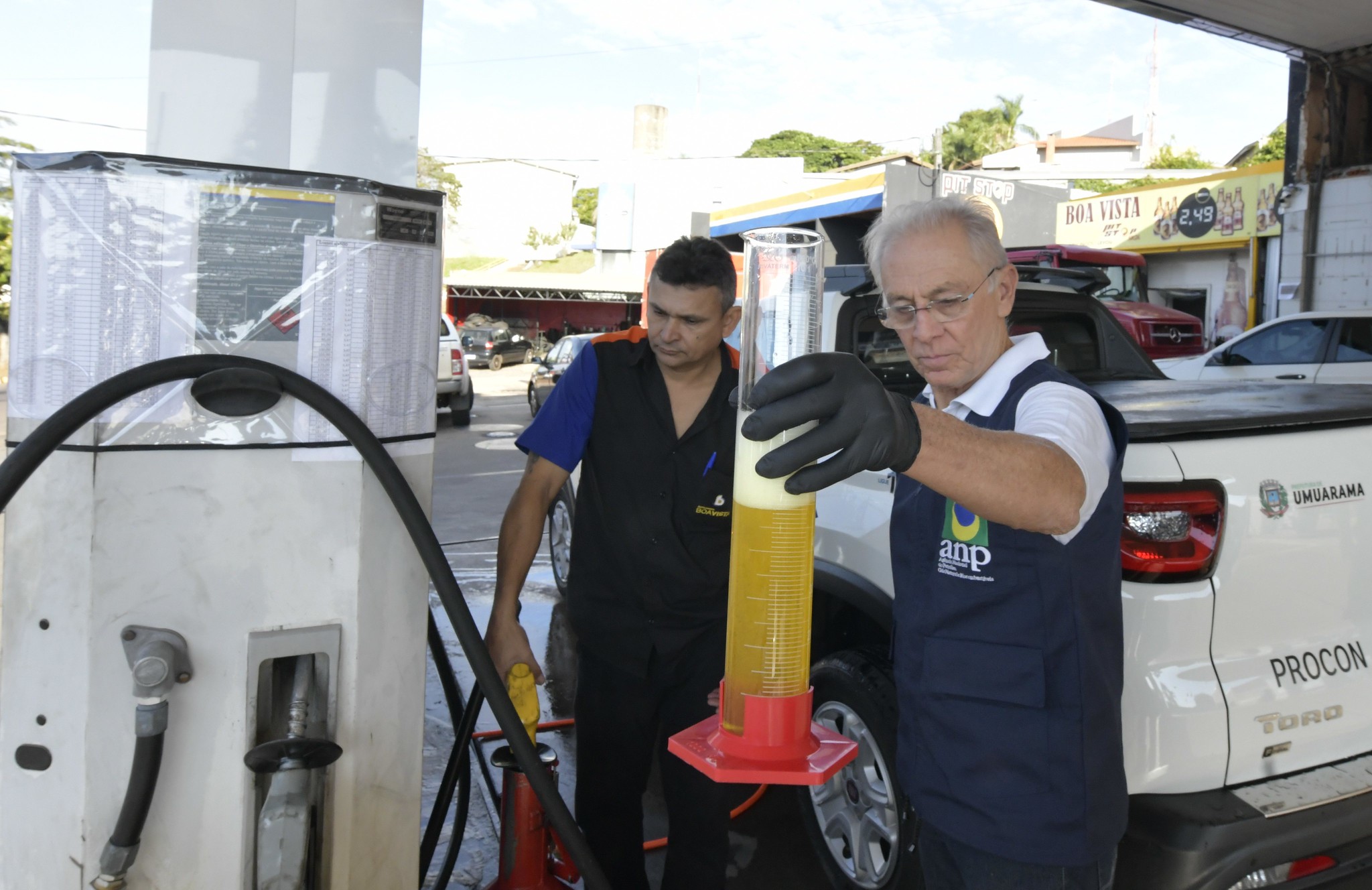 Jornal Ilustrado - Agência Nacional de Petróleo realiza fiscalização em três postos de combustíveis de Umuarama
