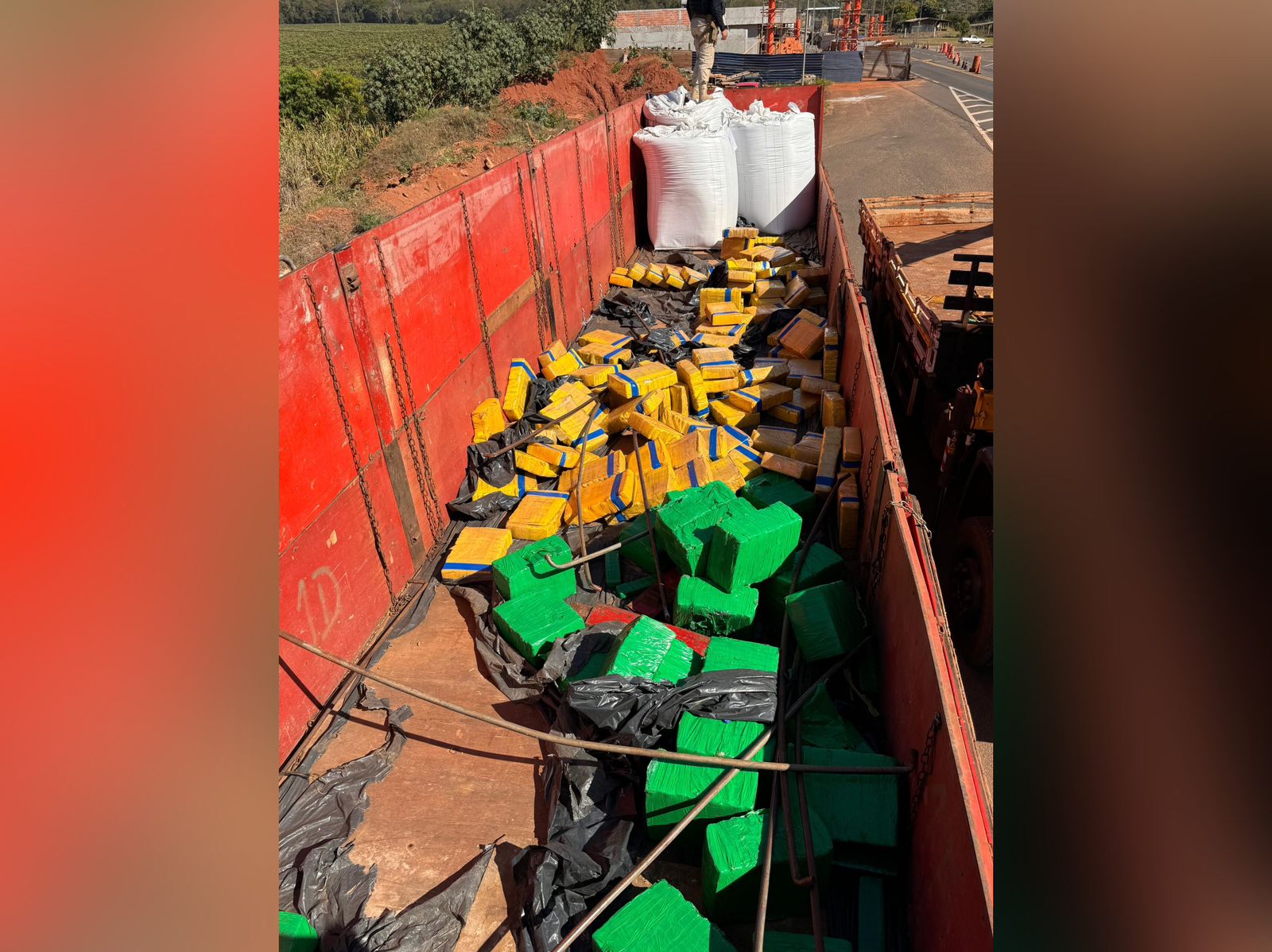 Polícia Rodoviária Federal apreende 1,5 tonelada de maconha em Alto Paraíso