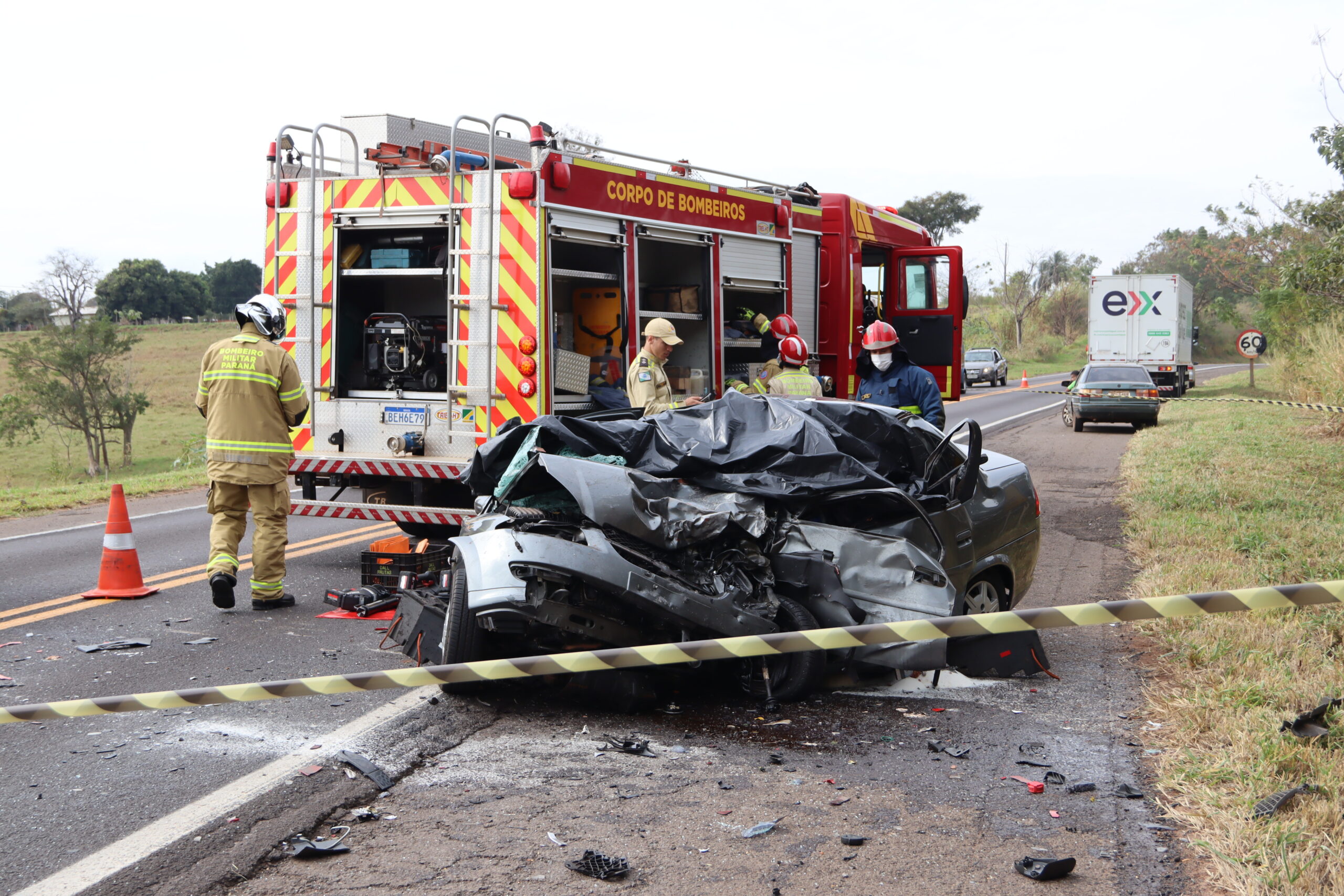 Idoso morre após acidente entre carro e carreta na PR-323, em Umuarama