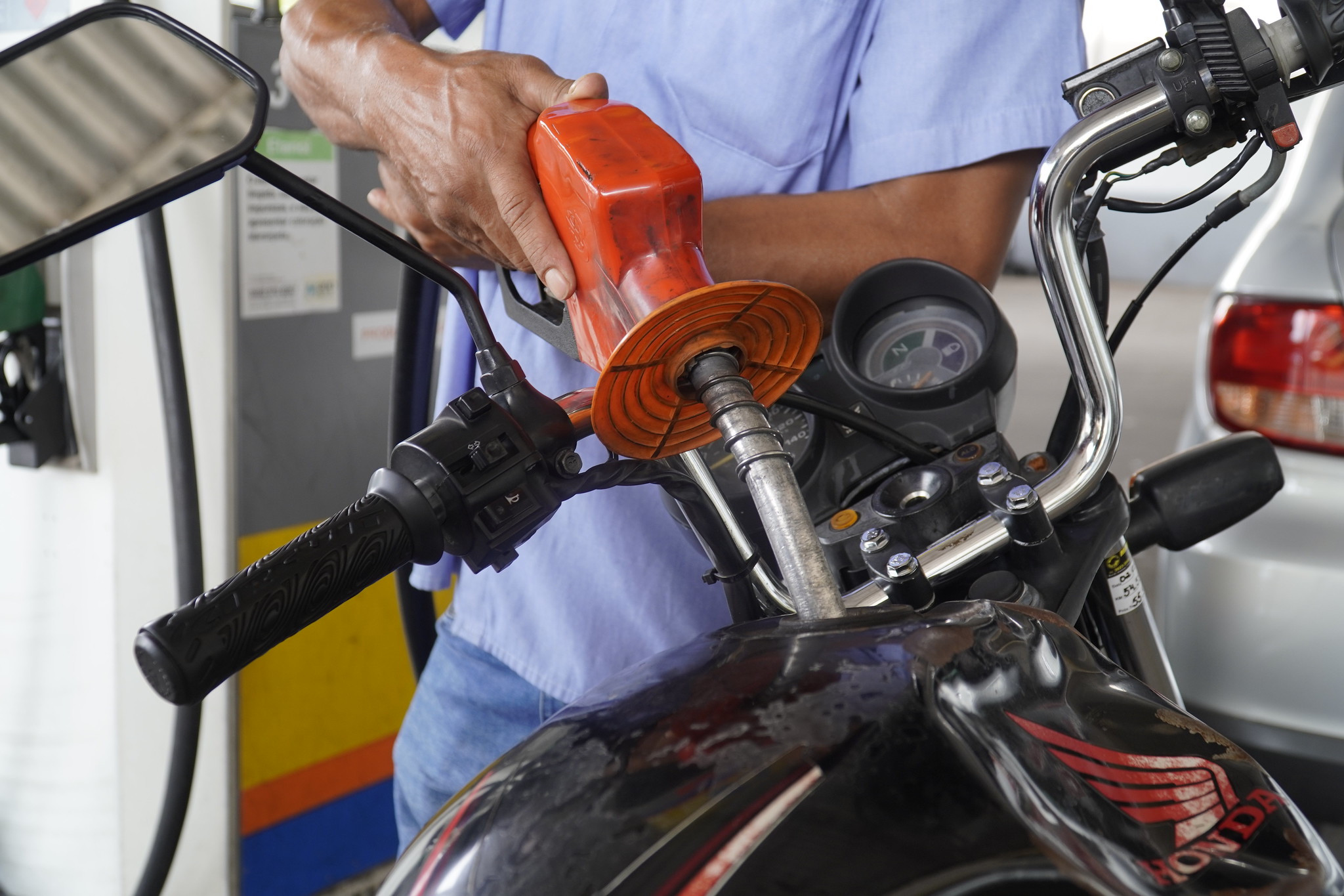 Todos os combustíveis tiveram aumento de preço no último mês, informa o Procon