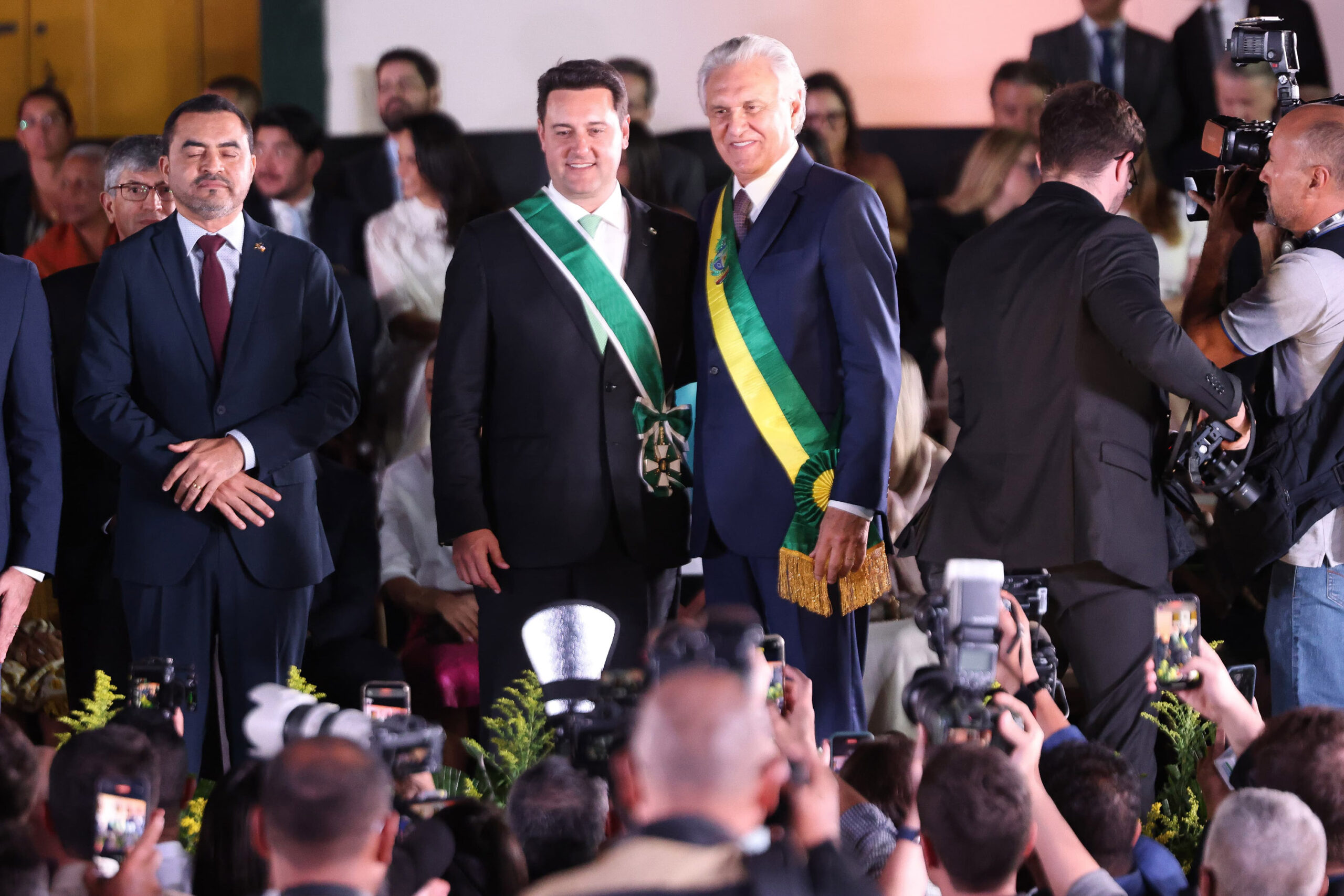 Jornal Ilustrado - Em Goiás, Ratinho Junior recebe a Comenda da Ordem do Mérito de Anhanguera