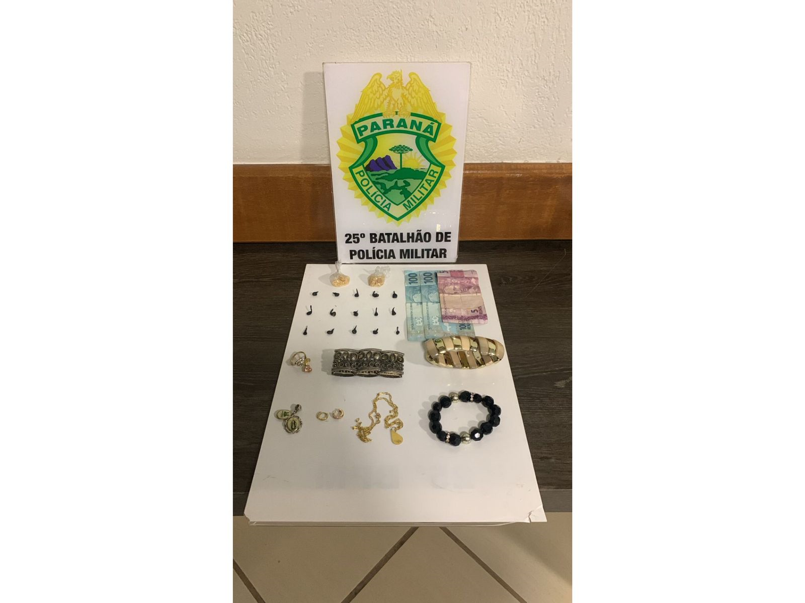 Jornal Ilustrado - PM prende dois suspeitos em flagrante por furto e tráfico de drogas na Zona II 