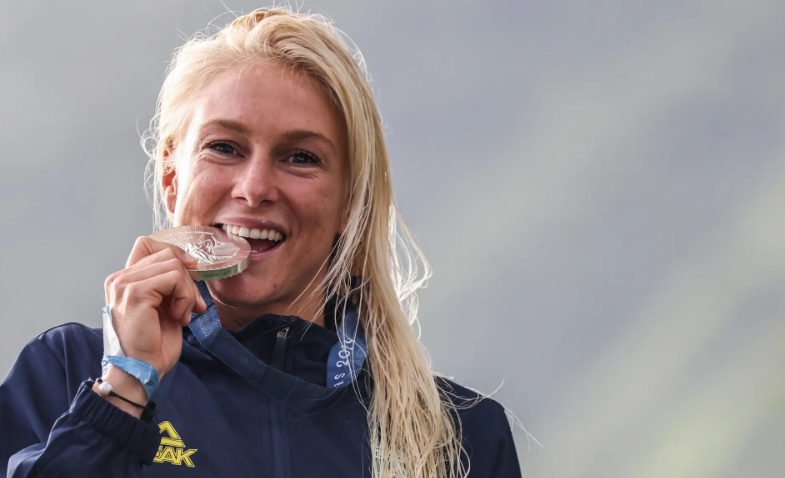 Jornal Ilustrado - Jogos de Paris: Tati Weston-Webb fica com prata no surfe feminino