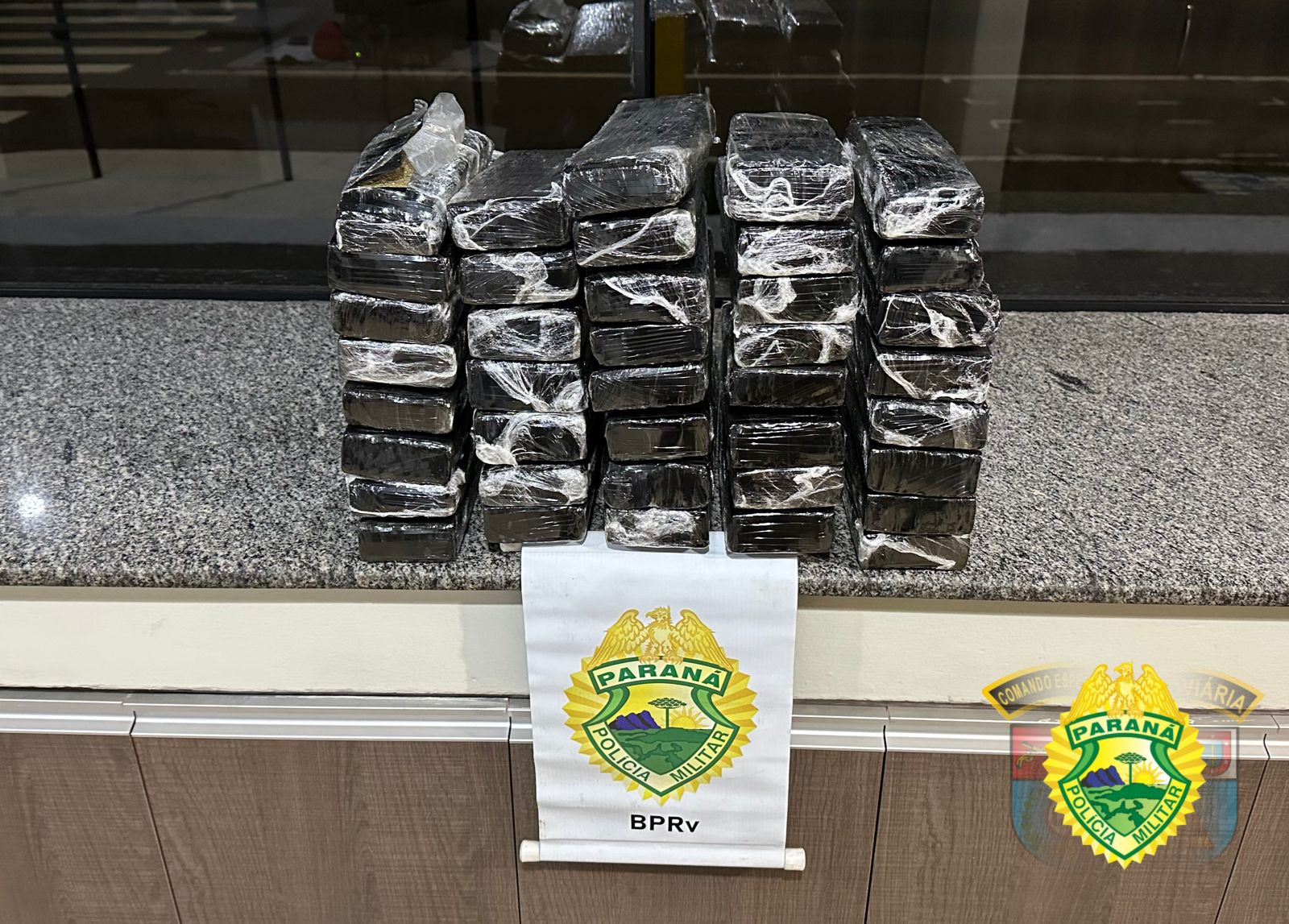Polícia Rodoviária Estadual apreende mais de 50 quilos de maconha na PR-323