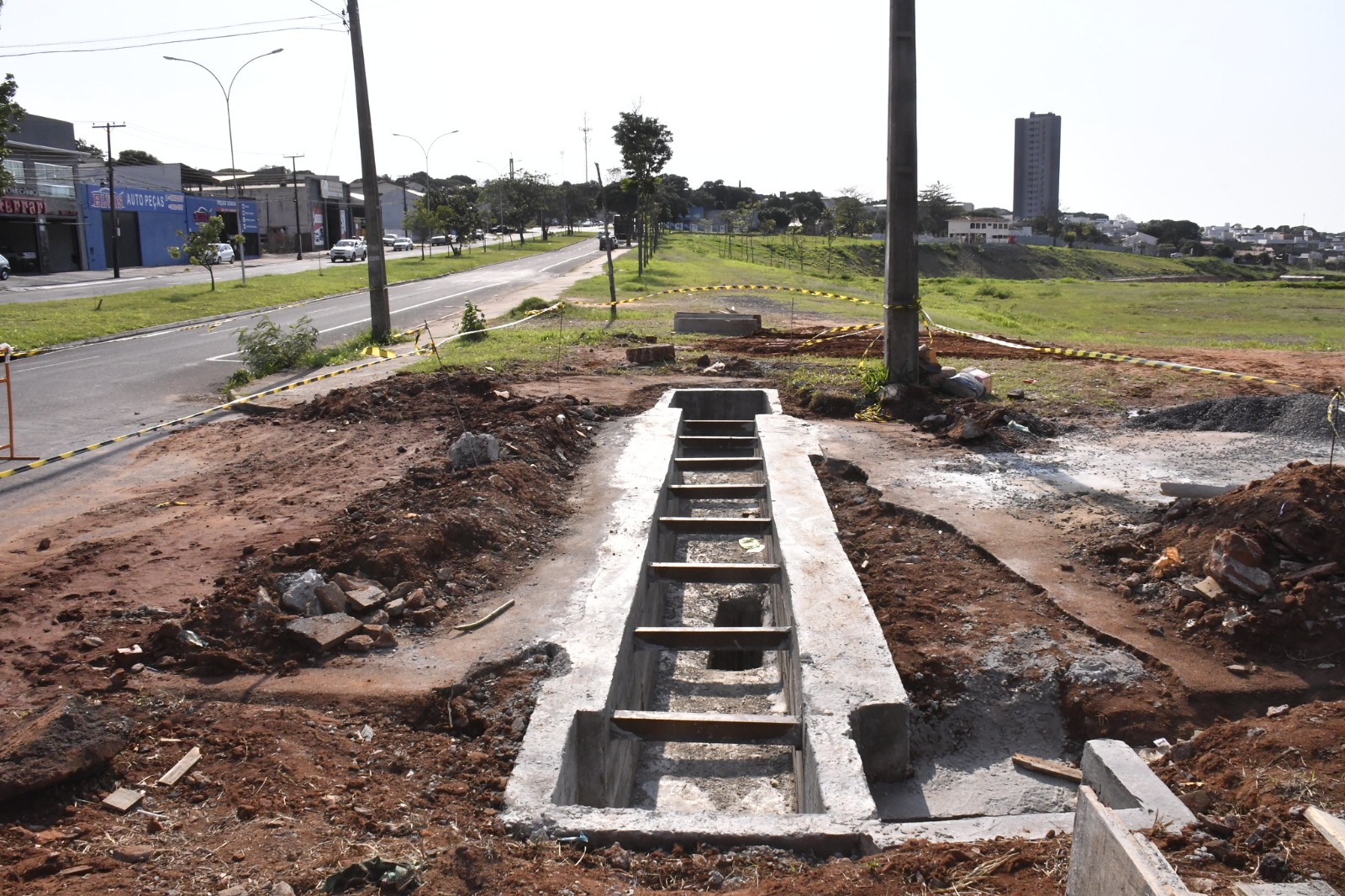 Jornal Ilustrado - Secretaria de Obras recupera grelhas do sistema pluvial na região do Parque dos Ipês