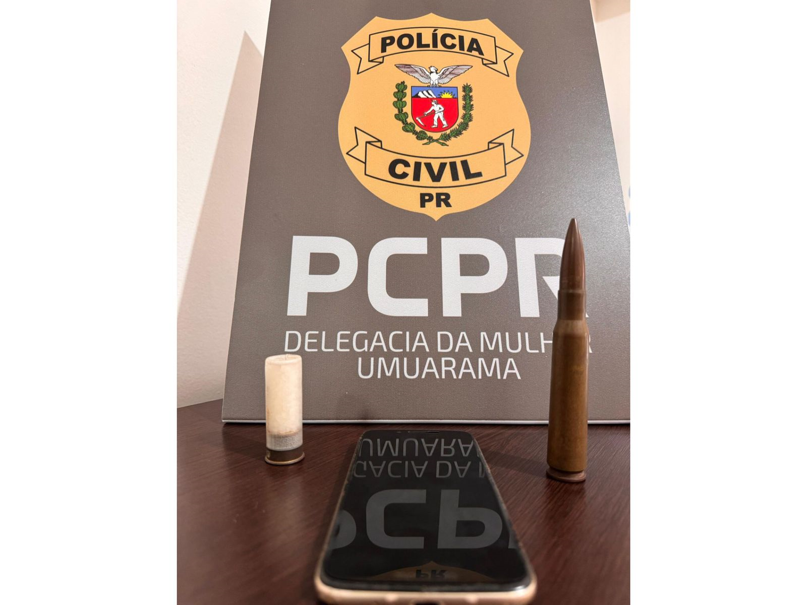 Homem é investigado por armazenar imagens íntimas, ameaçar e agredir ex-namorada em Umuarama   
