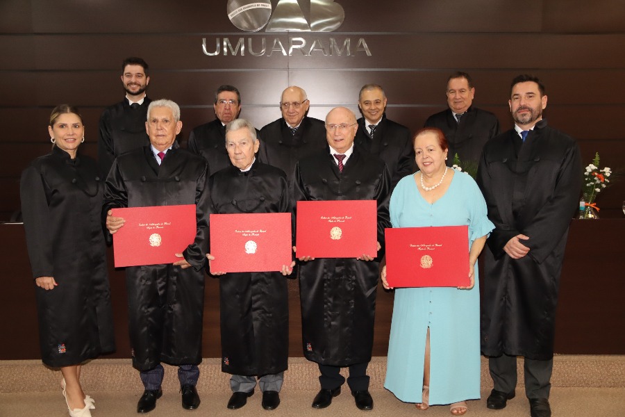 OAB homenageia advogados com 50 anos de atuação em Umuarama