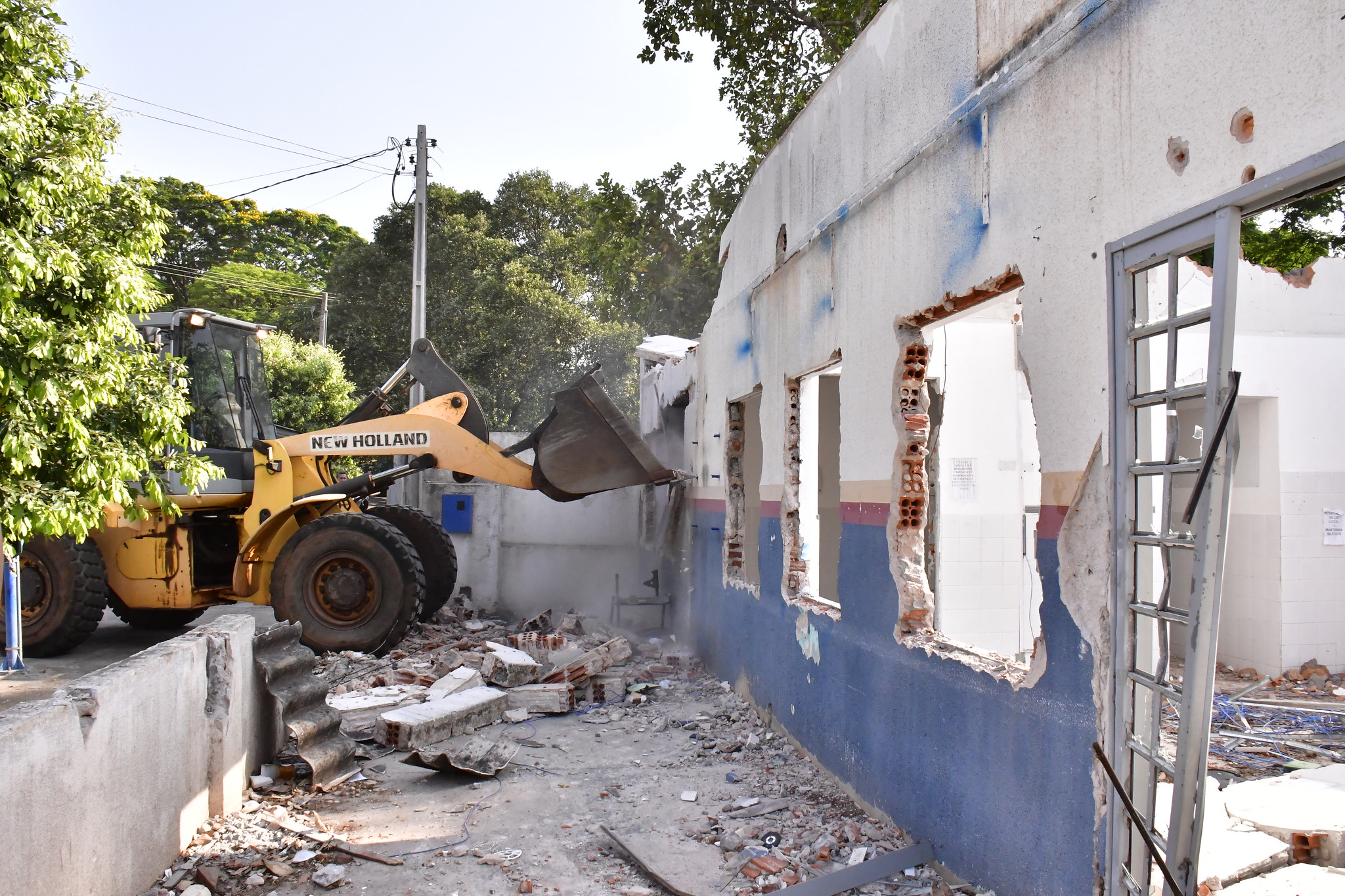 Demolição de UBS marca início das obras do novo Pronto Atendimento no Jardim Cruzeiro