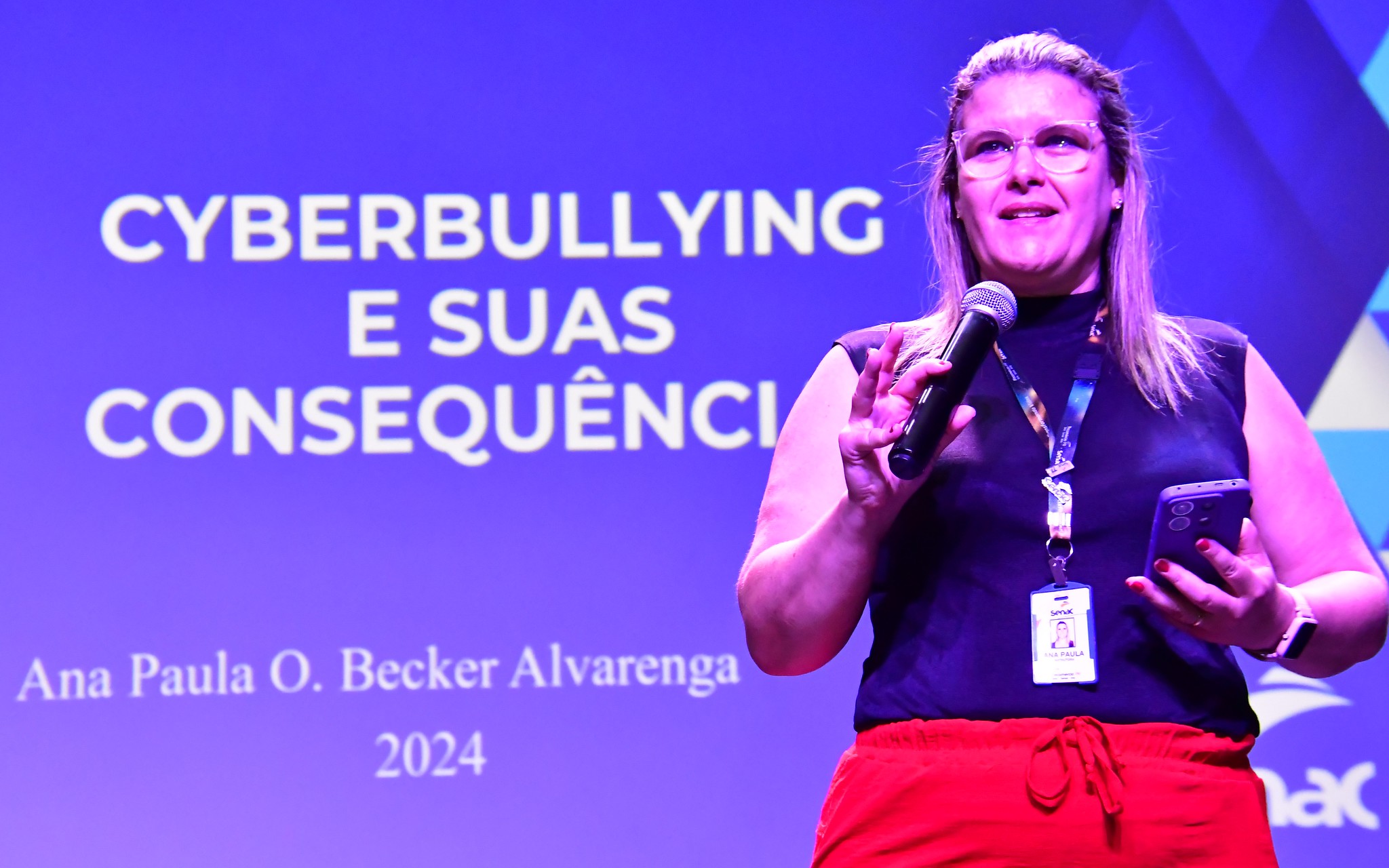 Jornal Ilustrado - Combate ao cyberbullying é tema de palestra no teatro do Centro Cultural Vera Schubert