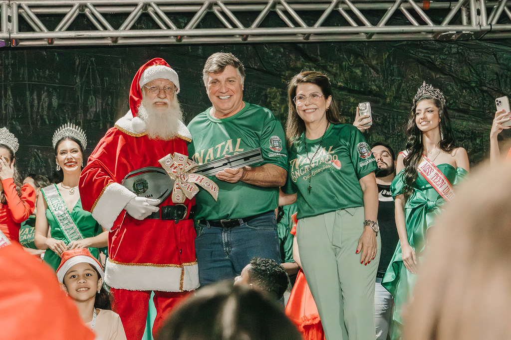 Jornal Ilustrado - Desfile de chegada do Papai Noel abre a campanha Natal Encantado das Emoções em Umuarama