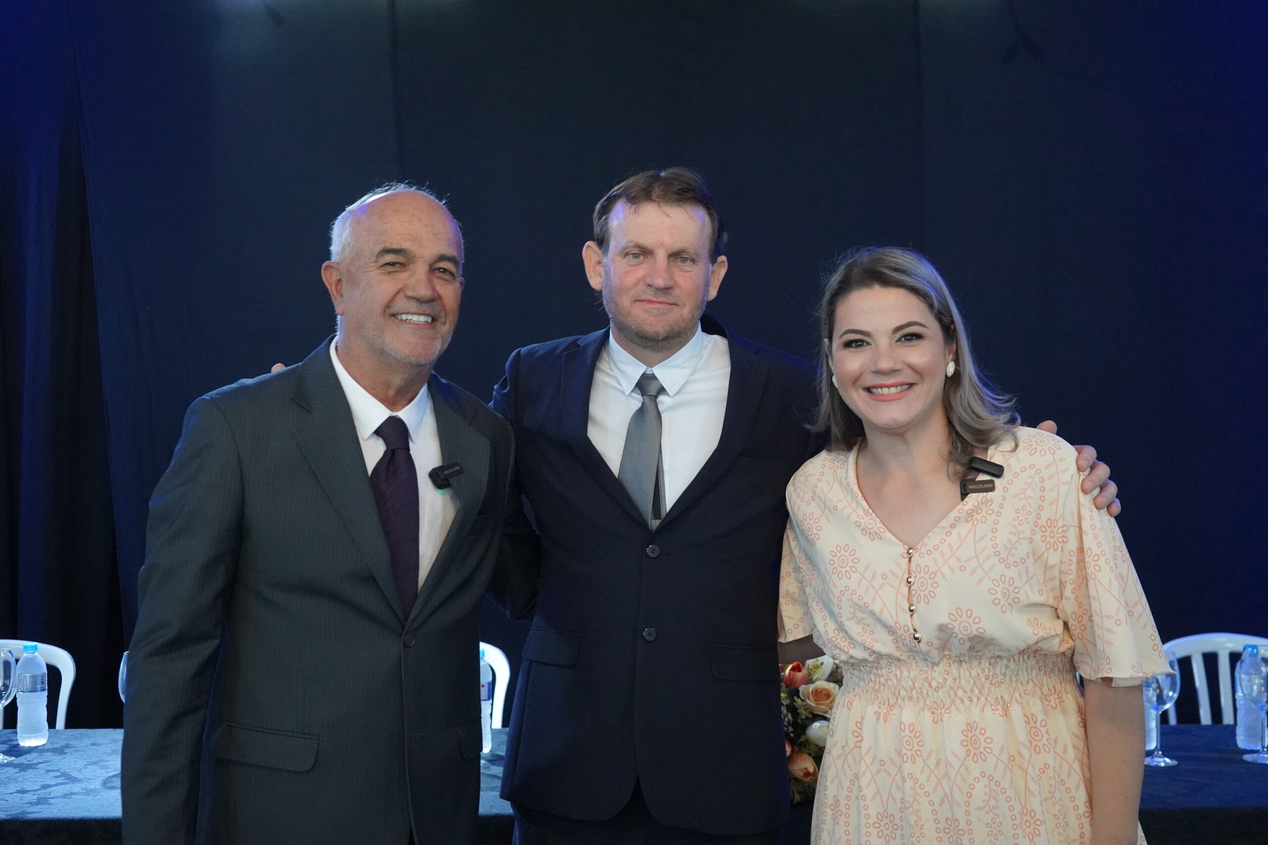 Jornal Ilustrado - Armandinho e Nadya Masse assumem a prefeitura de Cruzeiro do Oeste