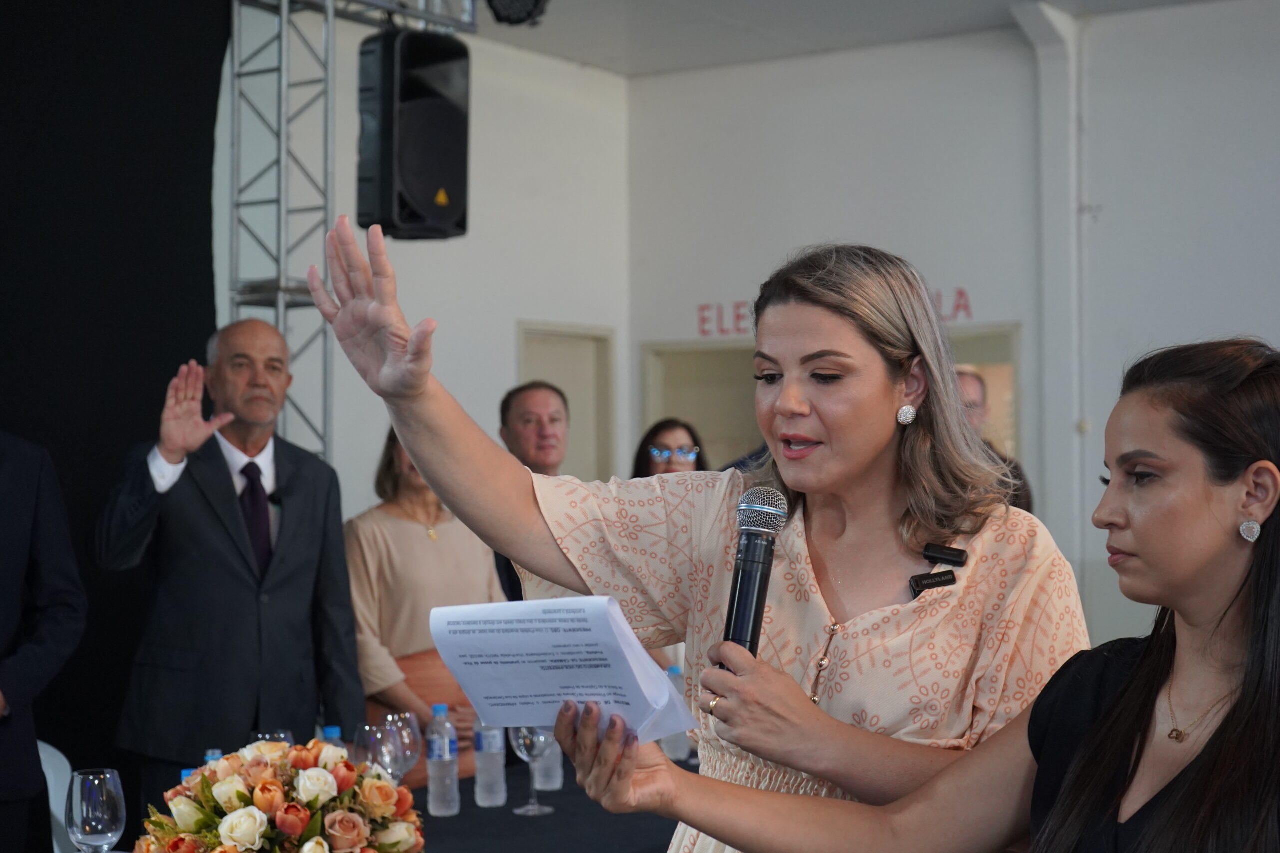 Jornal Ilustrado - Armandinho e Nadya Masse assumem a prefeitura de Cruzeiro do Oeste