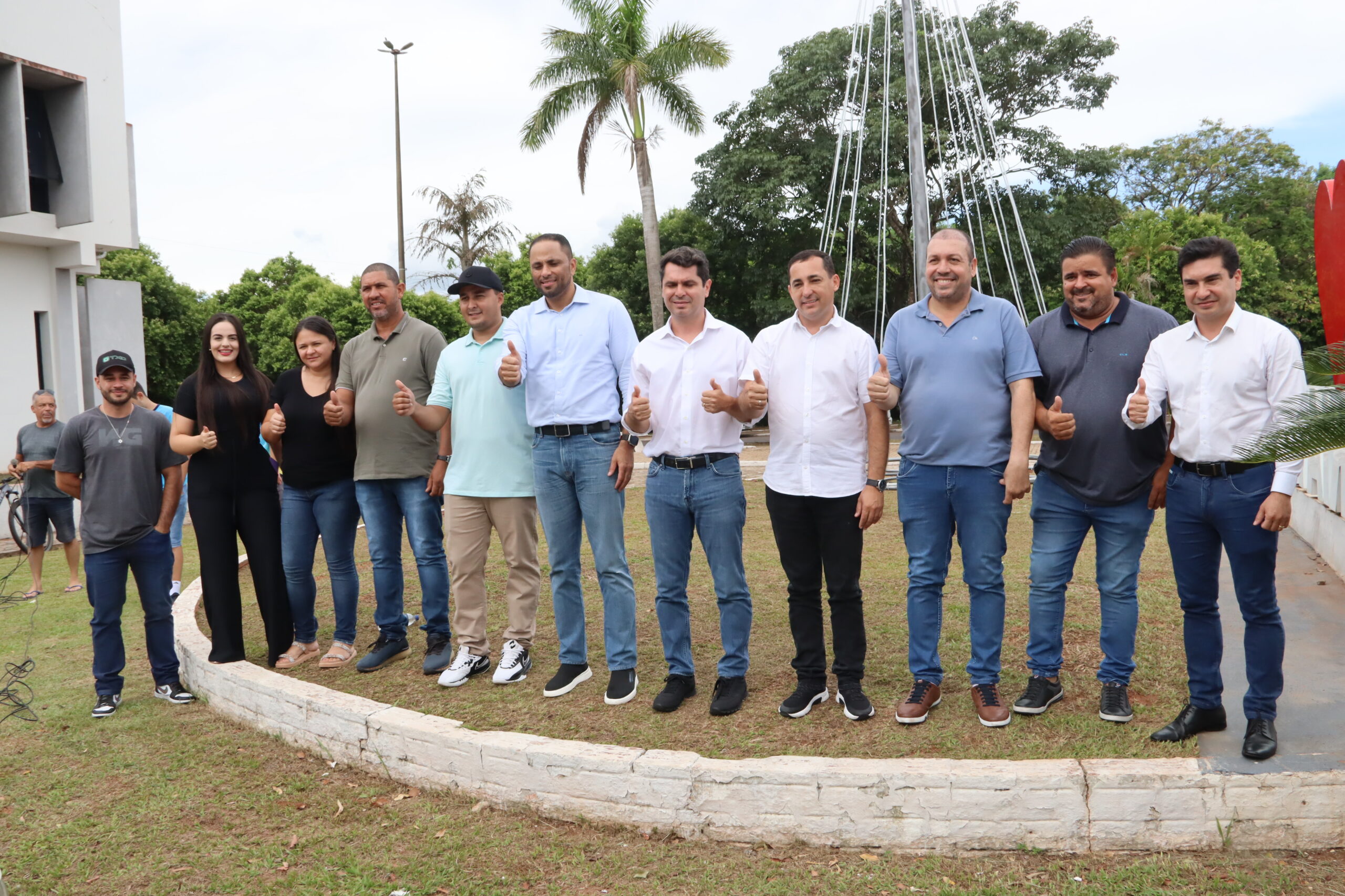 Jornal Ilustrado - Prefeitura de Maria Helena recebe novos veículos para Educação e Agricultura