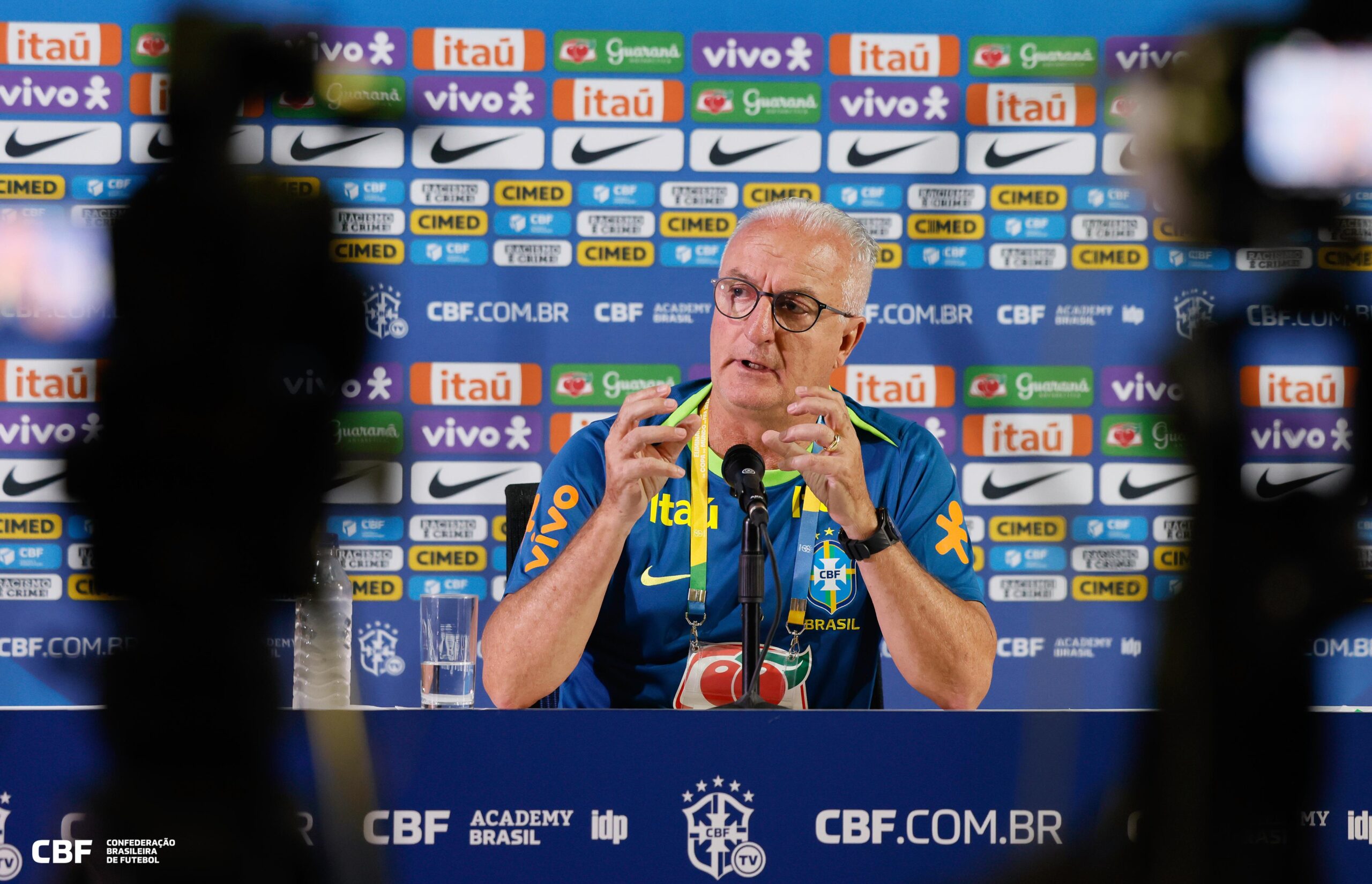CBF demite Dorival Júnior do comando da seleção brasileira de futebol
