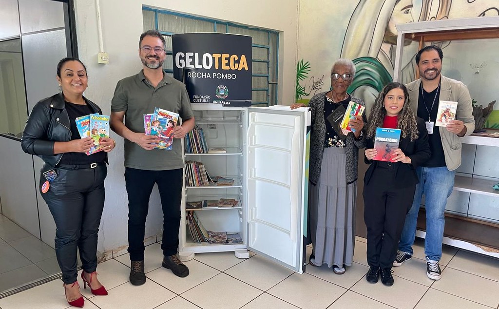 Geladeiras viram bibliotecas e levam leitura gratuita à comunidade de Umuarama