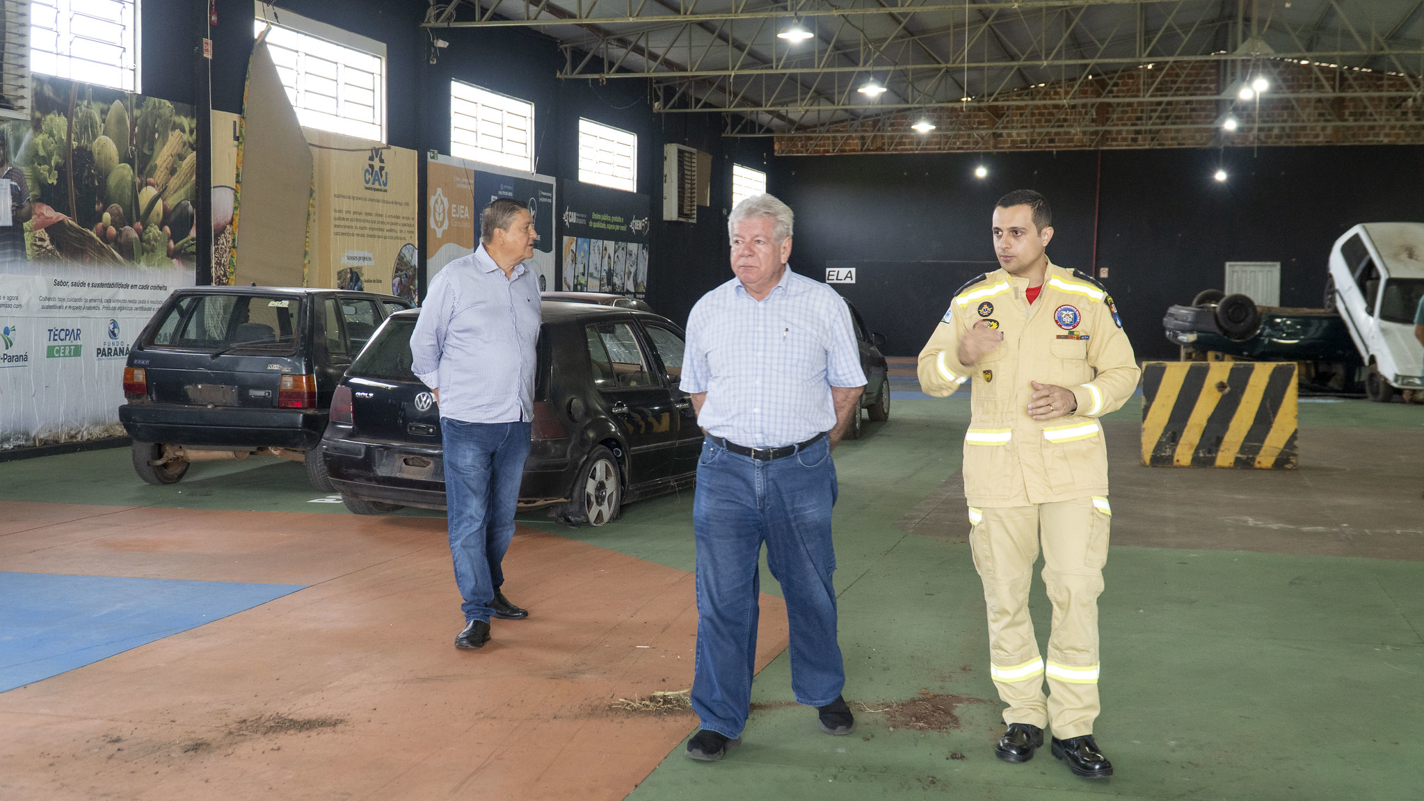 Jornal Ilustrado - Prefeito acompanha instrução de salvamento veicular realizada pelos bombeiros