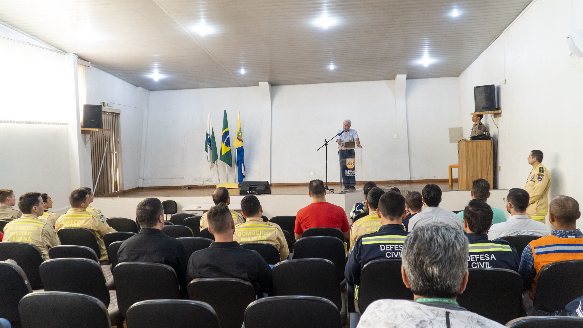 Jornal Ilustrado - Prefeito acompanha instrução de salvamento veicular realizada pelos bombeiros