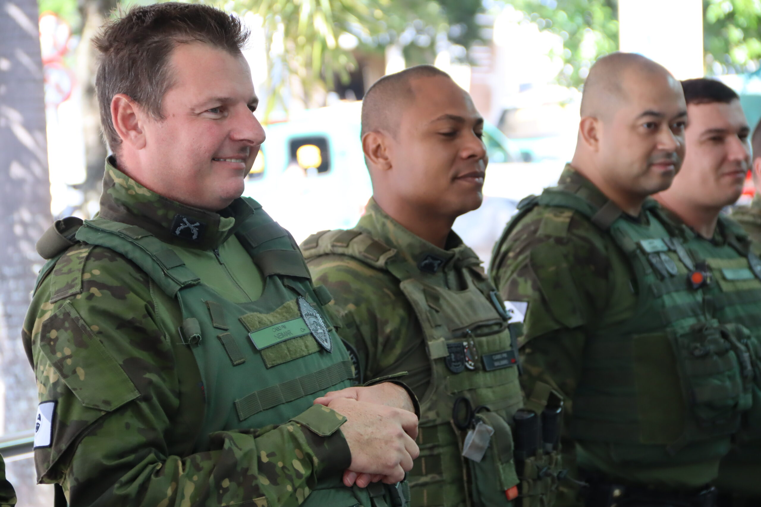 Jornal Ilustrado - Policiais fazem homenagem a sargento que recebeu alta após mais de 70 dias internado