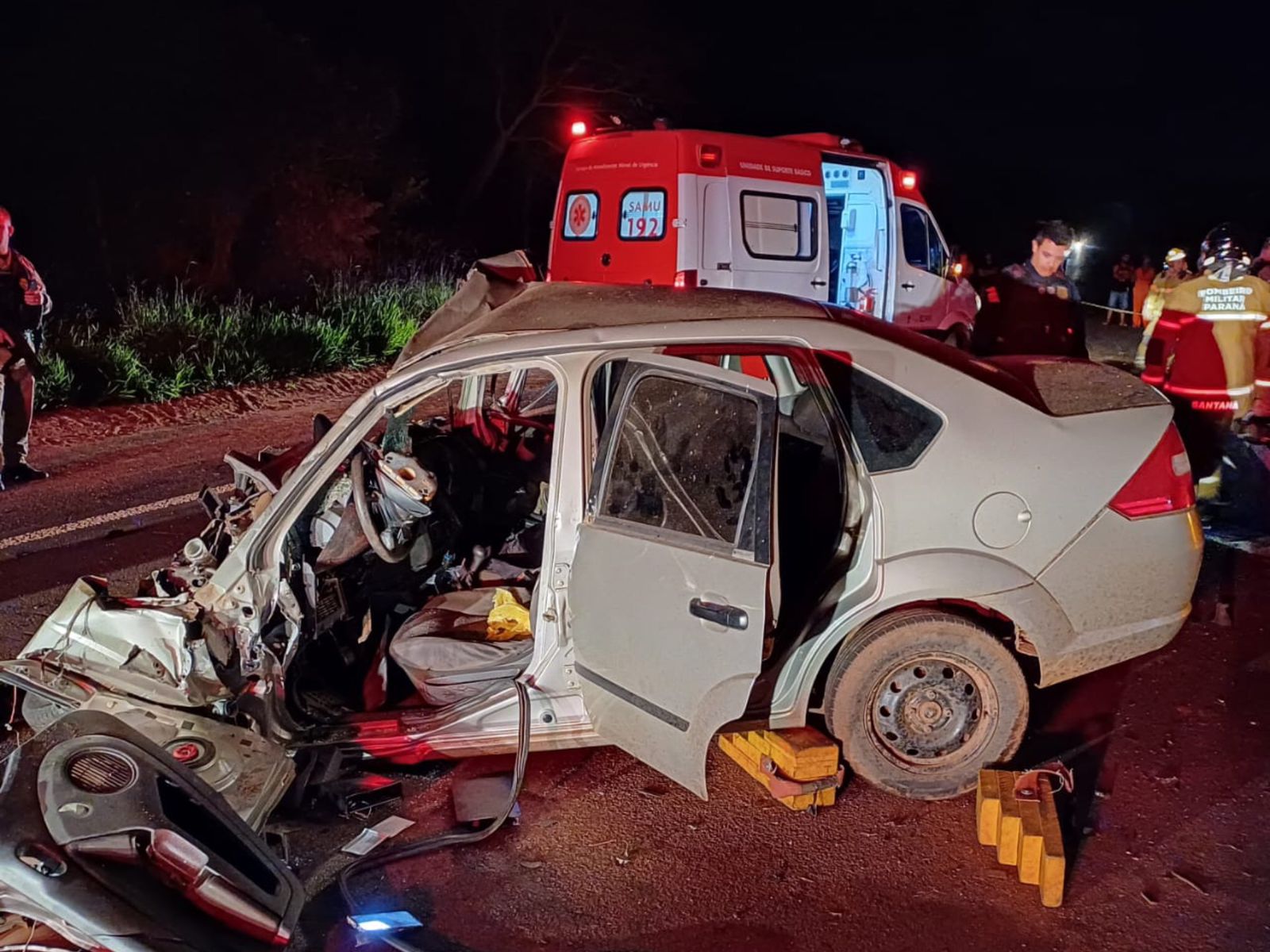 Grave acidente deixa quatro mortos na BR-487, em Tuneiras do Oeste; entre as vítimas, mãe e filha 