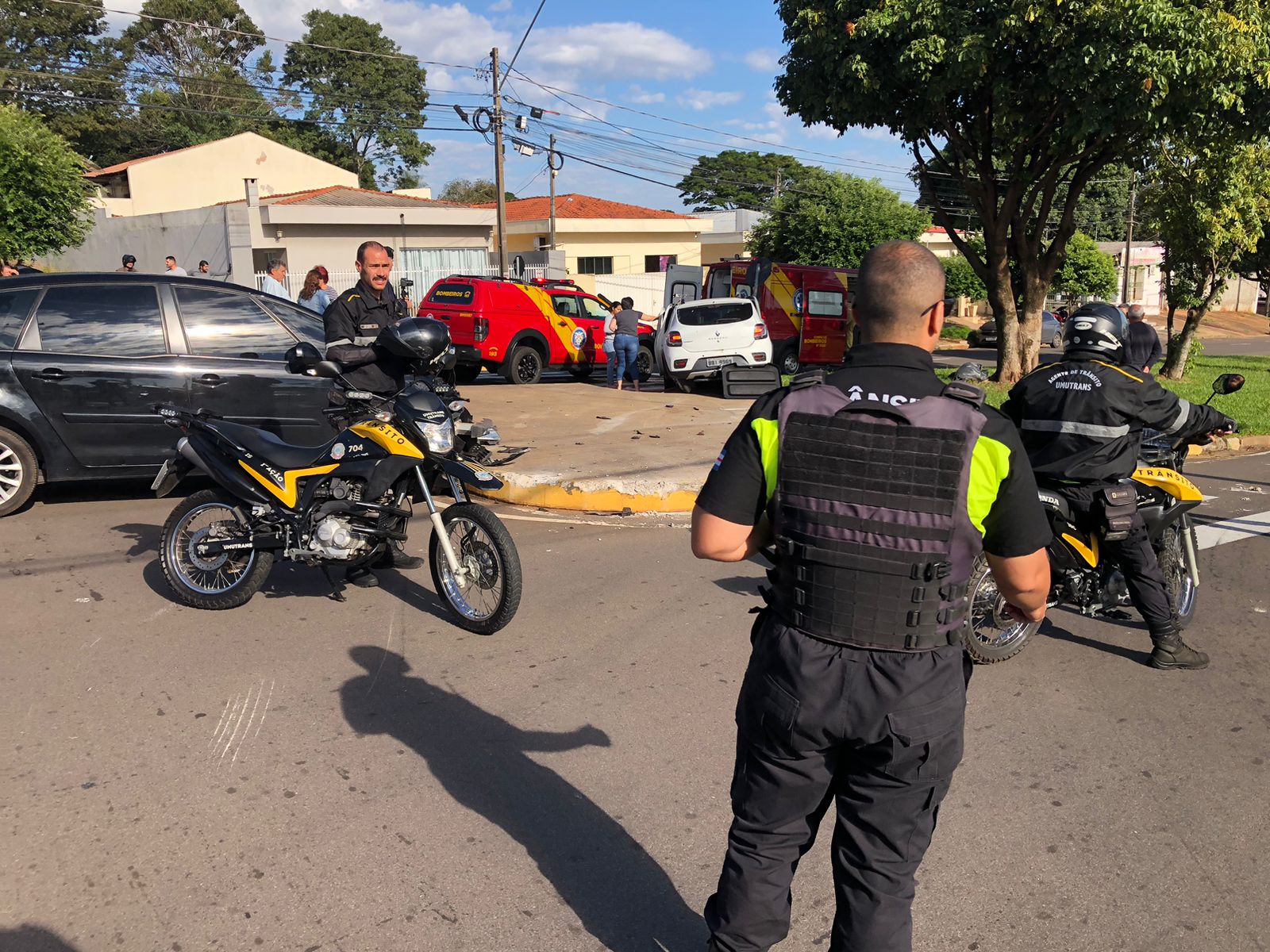 Jornal Ilustrado - Homem fica ferido após acidente no cruzamento das avenidas Ângelo Moreira da Fonseca e Amapá  