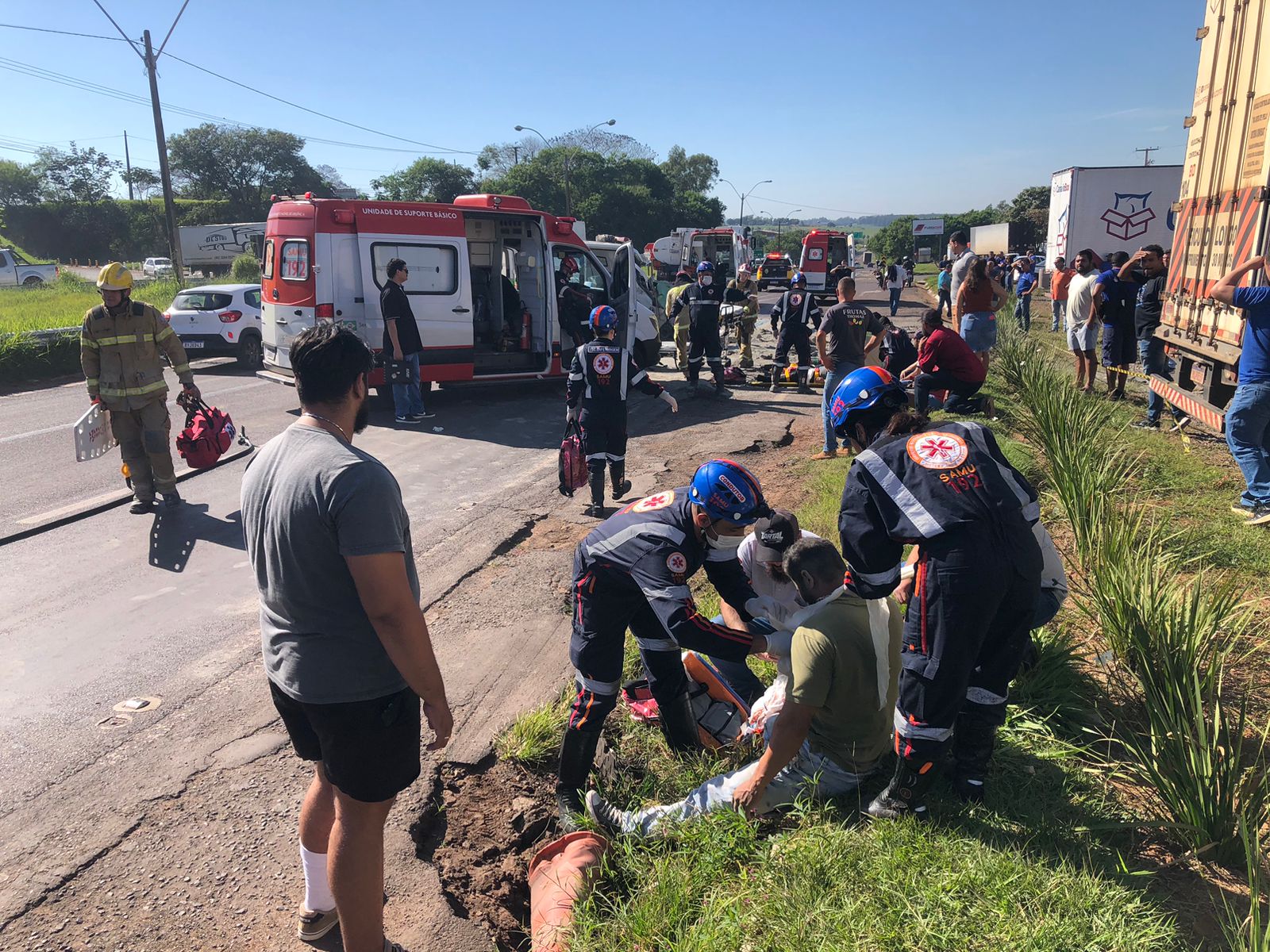 Jornal Ilustrado - O grande jornal do Noroeste do Paraná Jornal Ilustrado - Colisão envolvendo ambulância, caminhão e carro deixa um morto e três em estado grave na PR-323