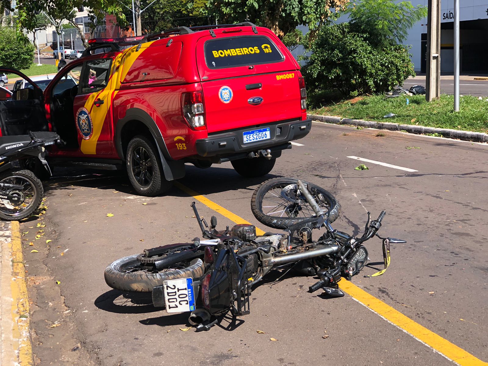 Jornal Ilustrado - Jovem de 19 anos sofre ferimentos graves em acidente de moto no centro de Umuarama  