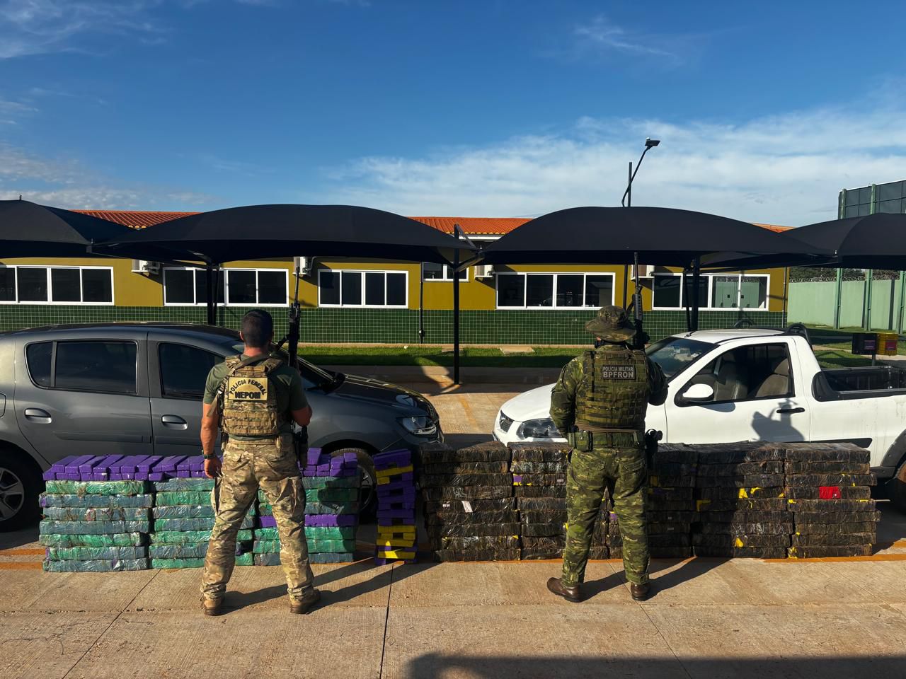 Jornal Ilustrado - Quase 800 kg de maconha são apreendidos em Cafezal do Sul; droga estava em carros roubados