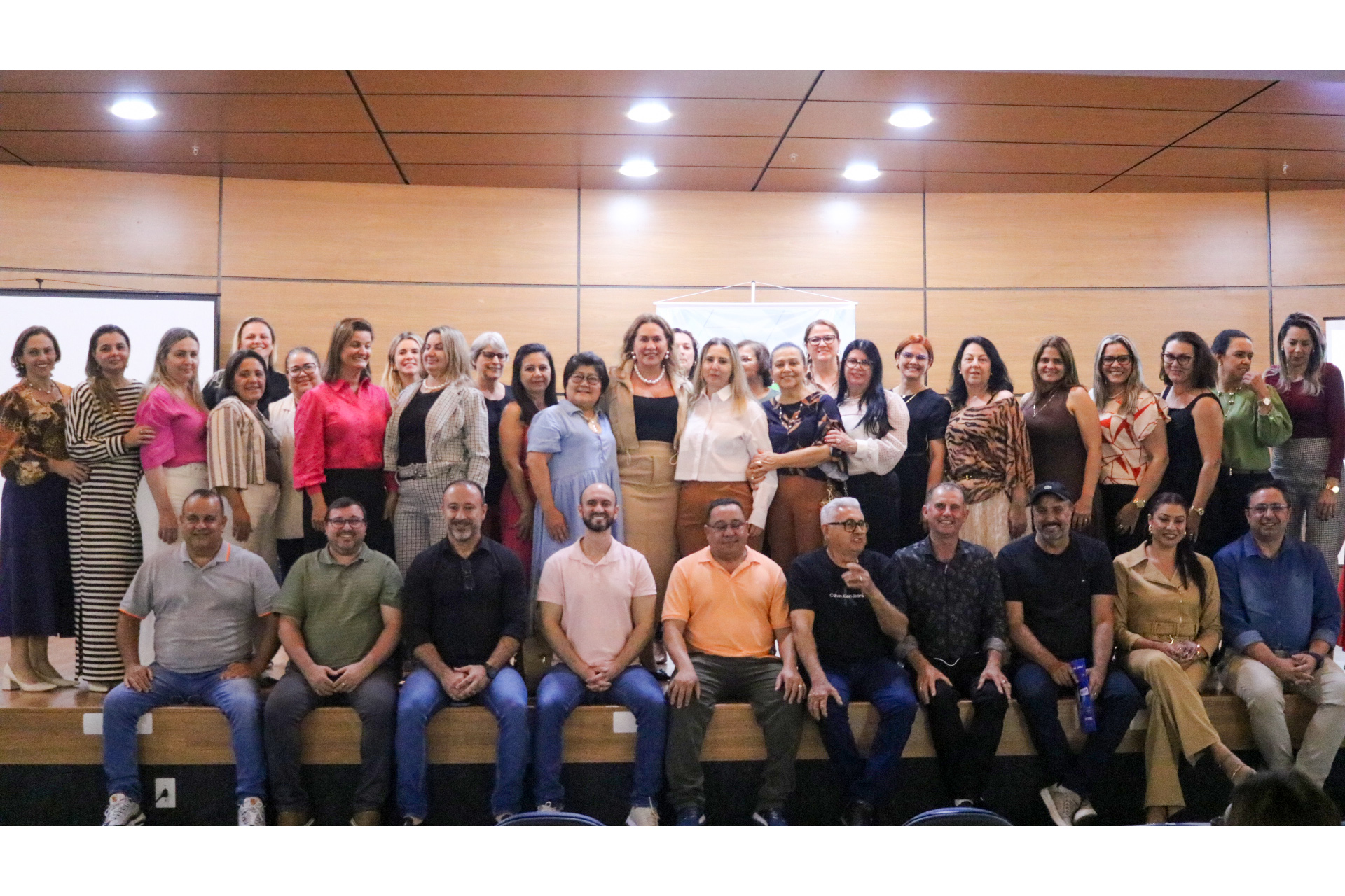 Jornal Ilustrado - Autismo e inclusão: Núcleo de Educação de Umuarama capacita 600 professores