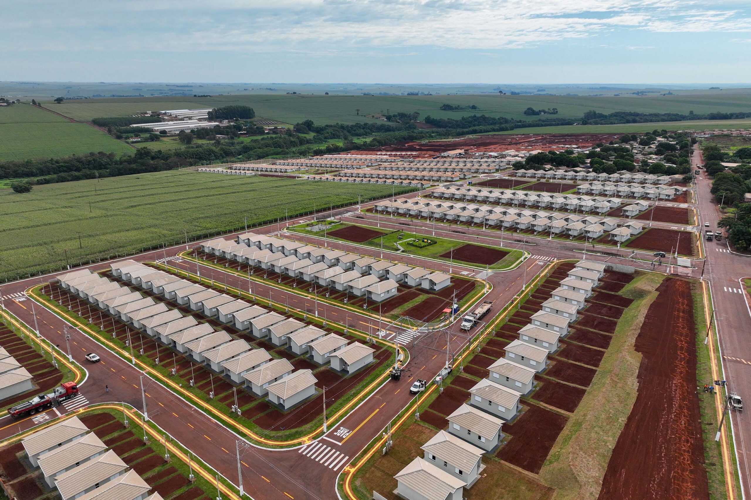 Jornal Ilustrado - Governador inaugura bairro planejado com 371 casas em Assis Chateaubriand