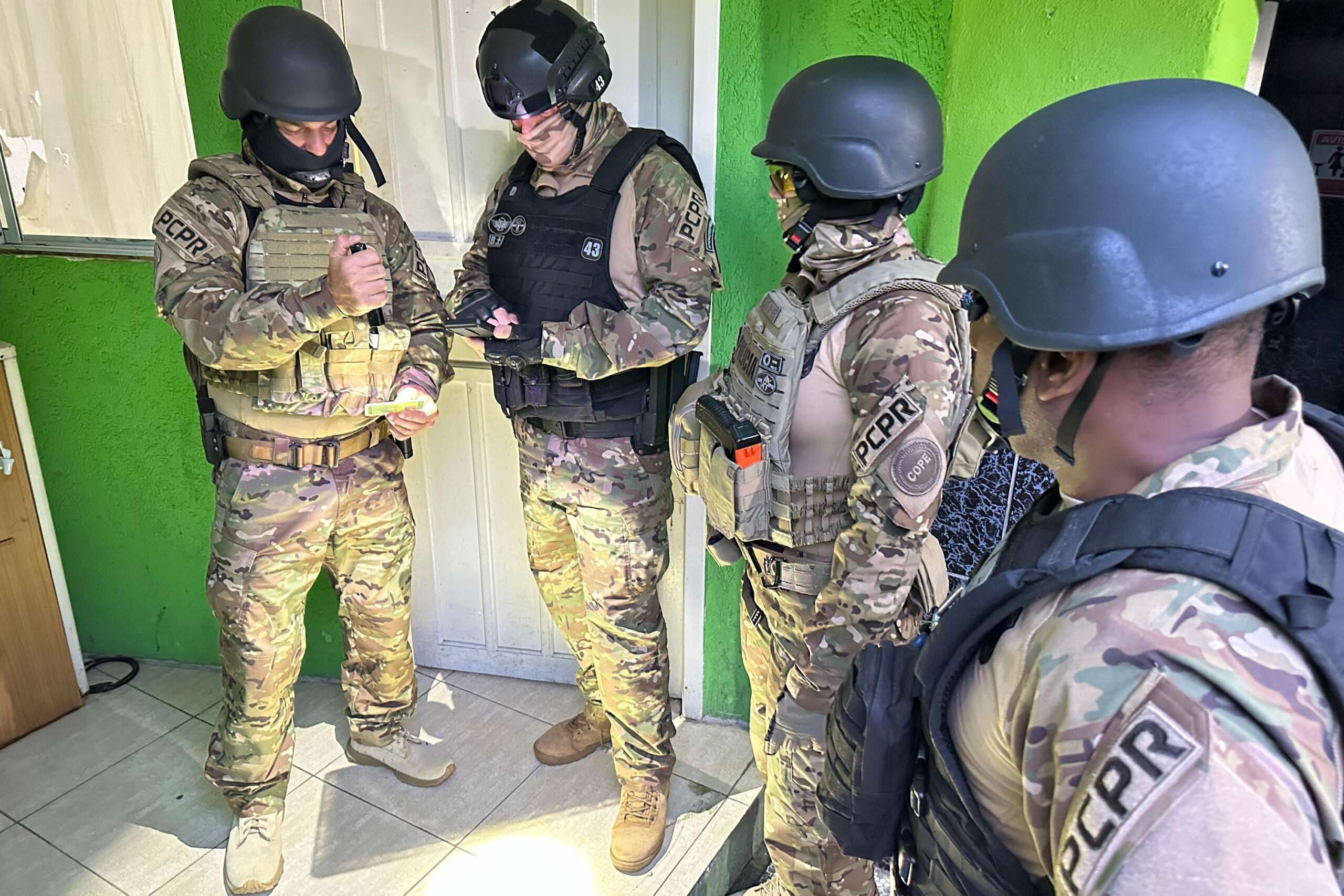 Jornal Ilustrado - PCPR cumpre mandados em hotéis e prende 8 pessoas dentro de operação nacional