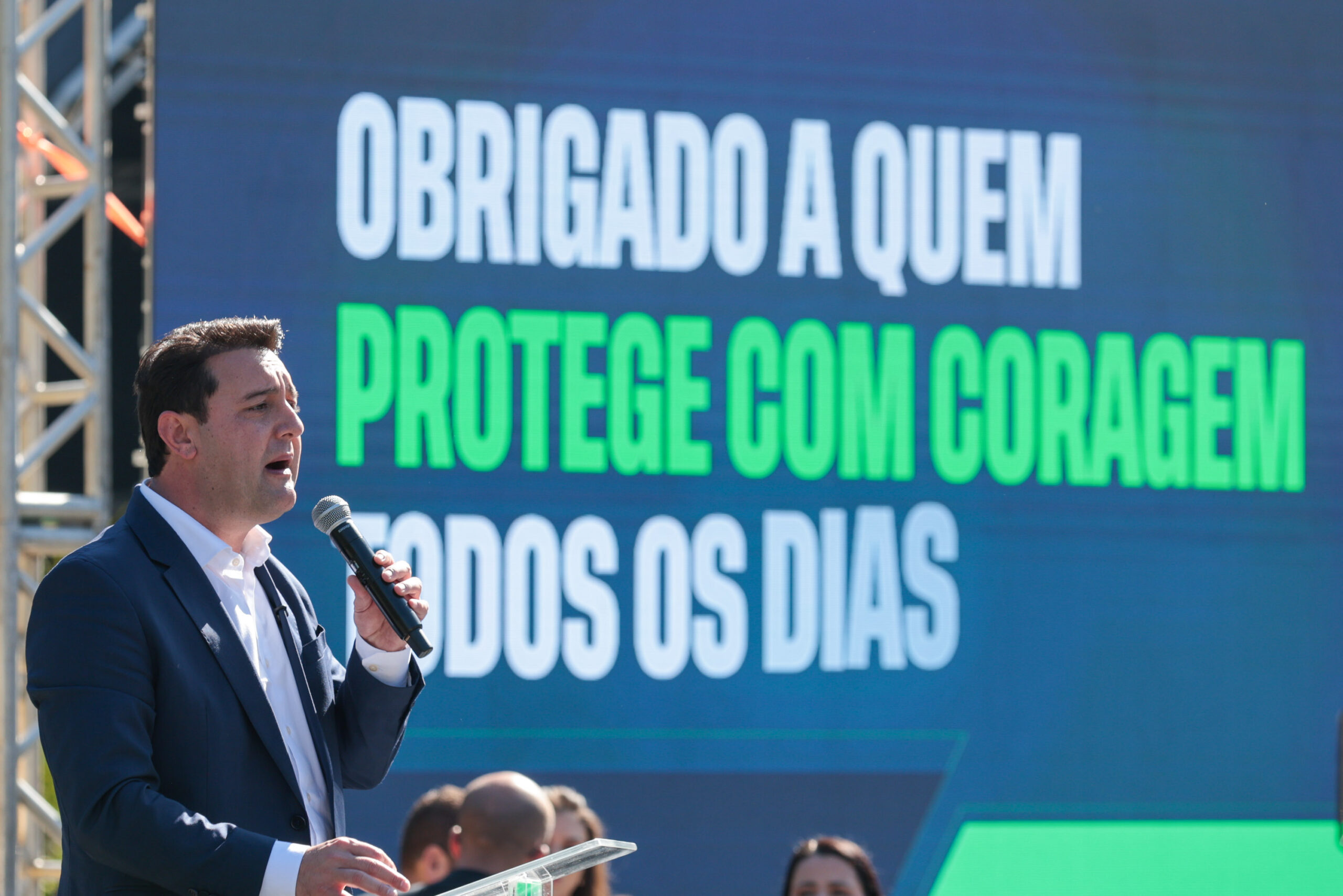 Jornal Ilustrado - Investimento de R$ 63 milhões: Ratinho Junior entrega 431 motos e viaturas para a PM