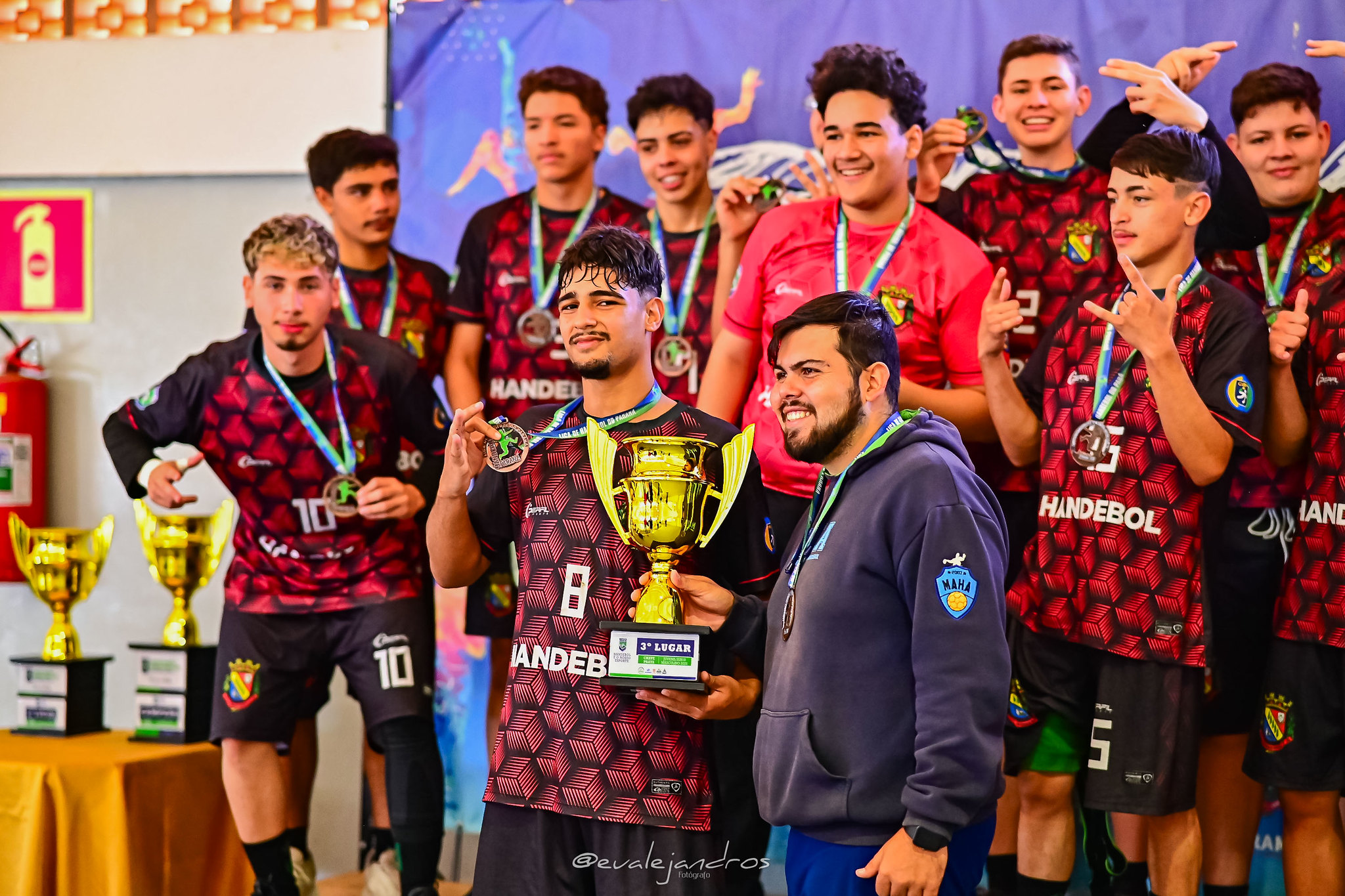 Jornal Ilustrado - Umuarama sedia finais do Paranaense de Handebol e time da casa é o grande campeão